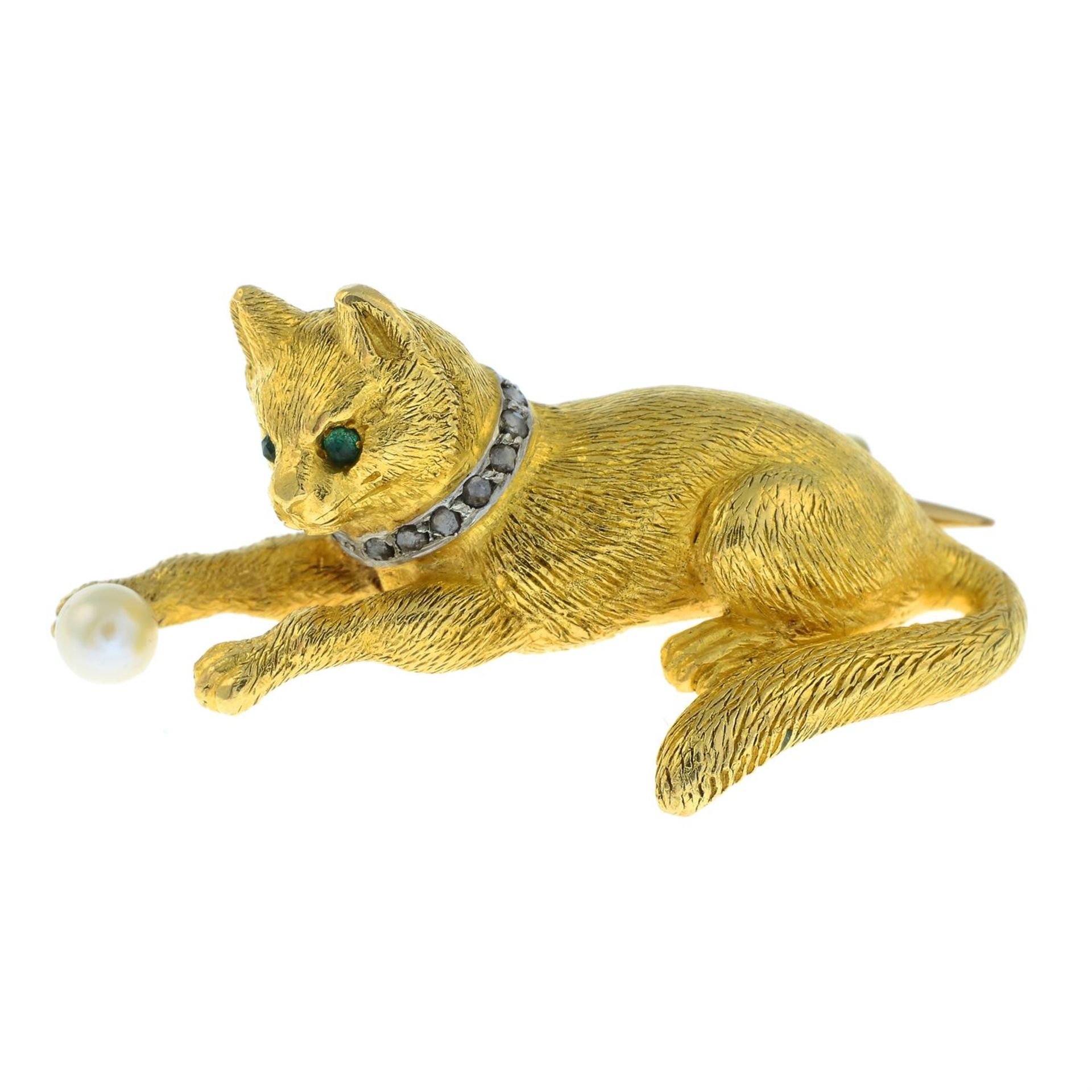 An early 20th century gold cat brooch, with emerald eyes and diamond point collar, - Image 2 of 5