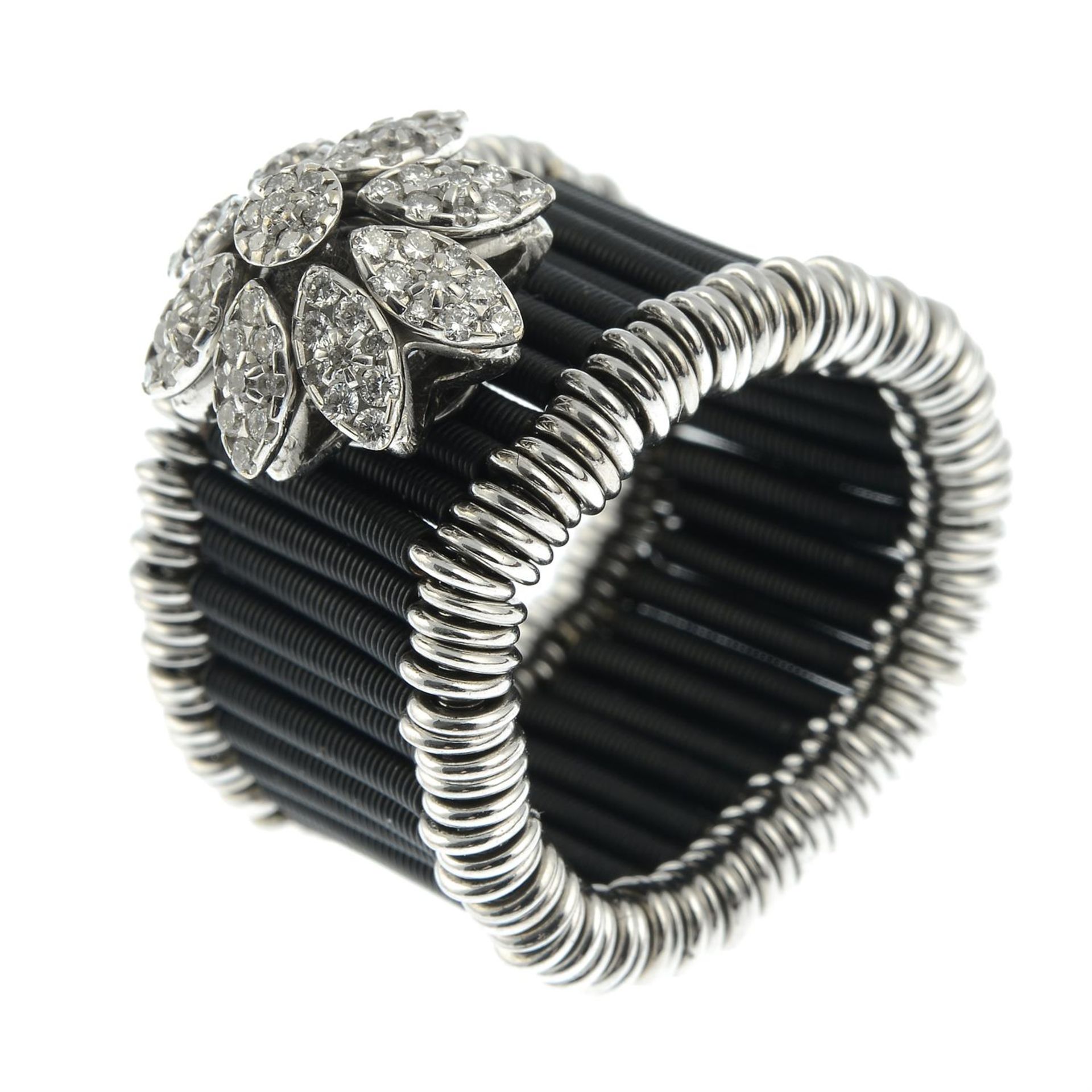 An 18ct gold and black stainless steel 'Shanghai Flower' ring, with brilliant-cut diamond spinning - Image 5 of 6