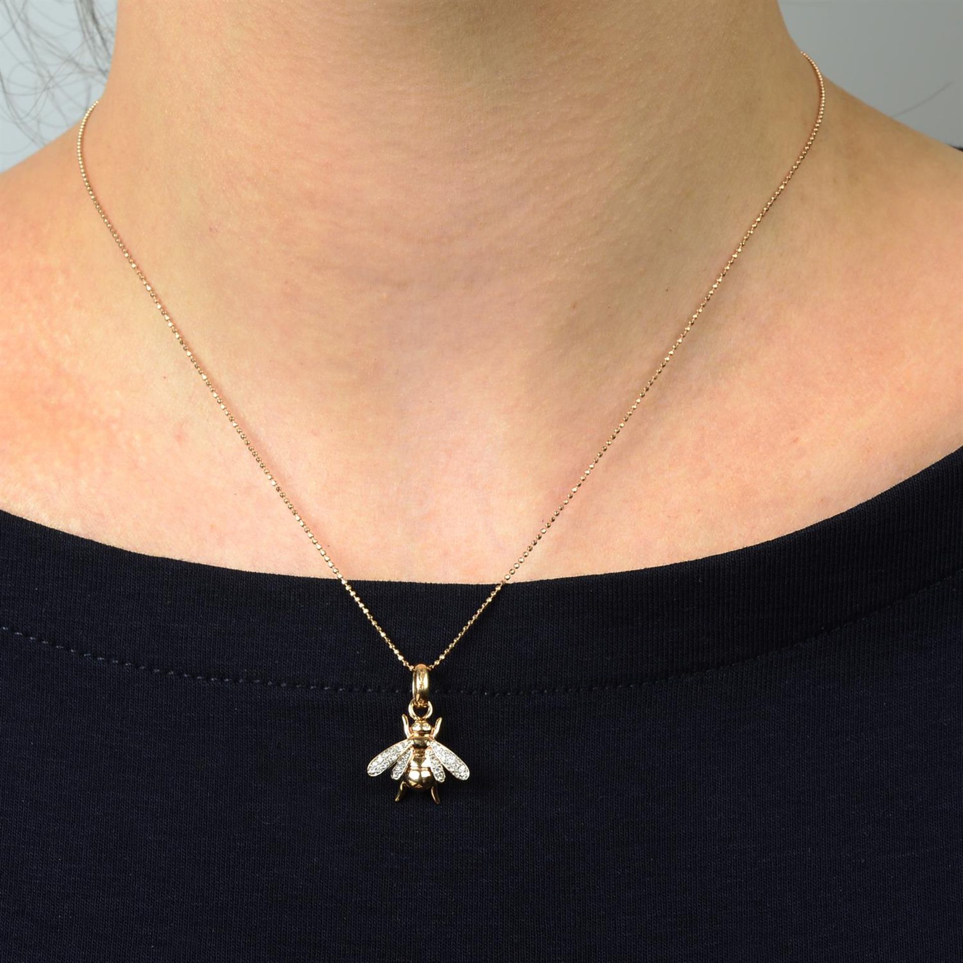 An 18ct gold diamond honey bee pendant, with chain, by Links of London. - Bild 5 aus 5