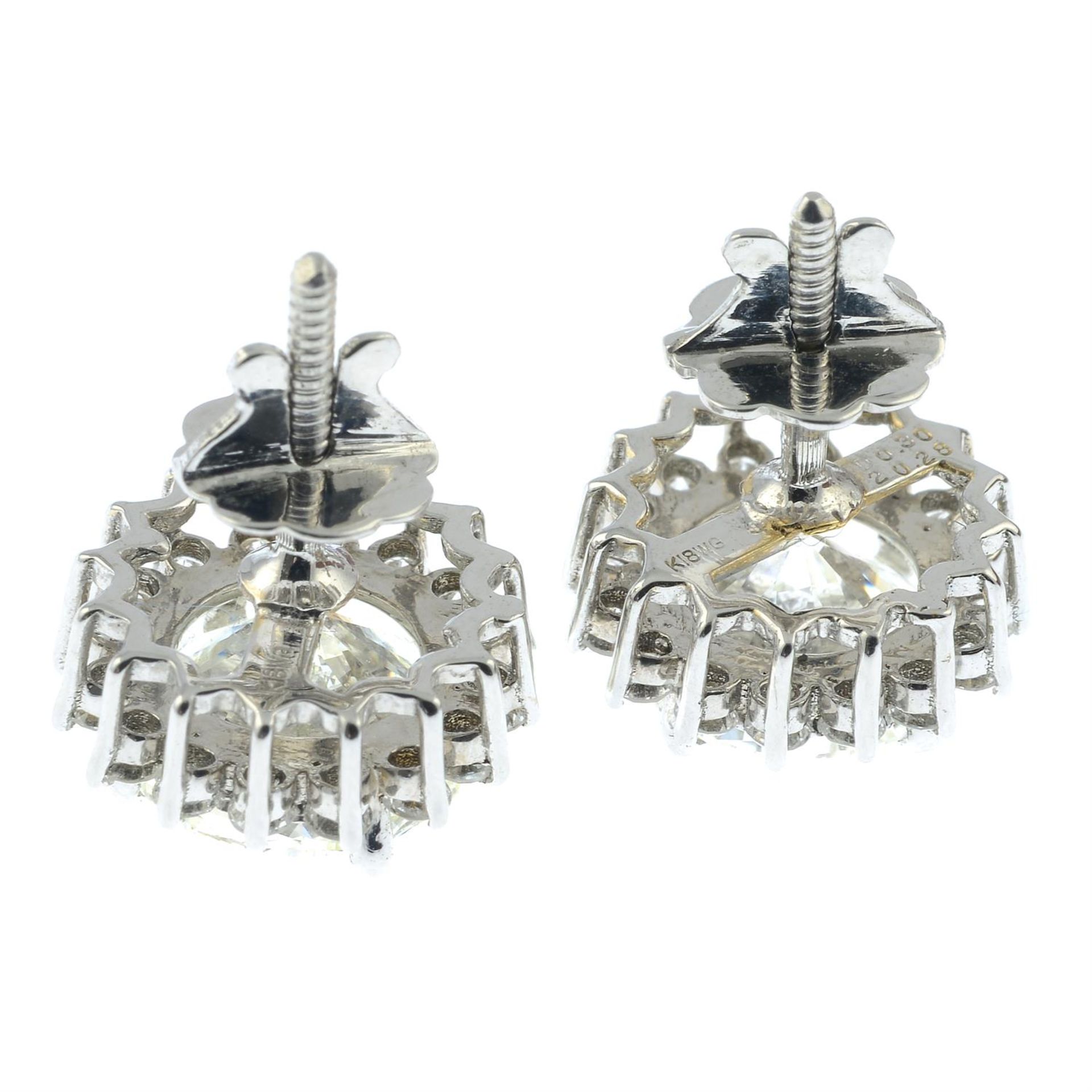 A pair of brilliant-cut diamond cluster stud earrings. - Bild 3 aus 3