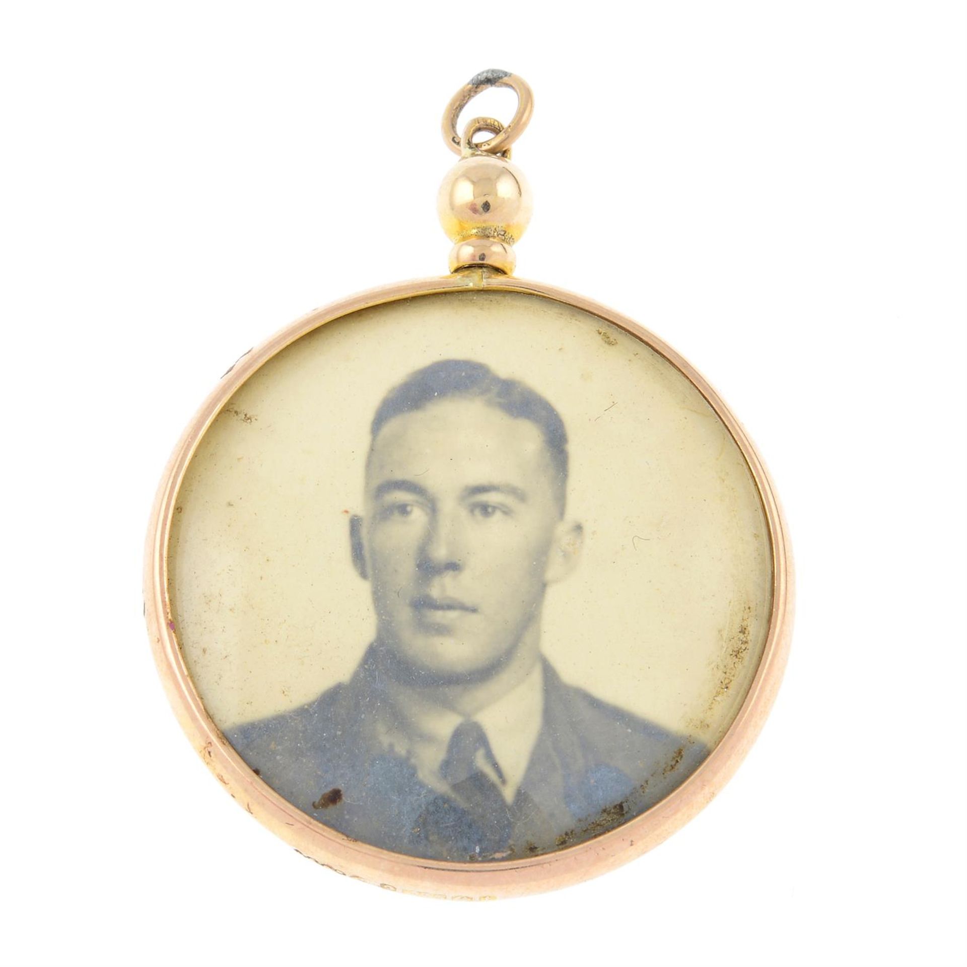 An early 20th century 9ct gold locket, containing a photograph and a portrait miniature. - Image 2 of 2