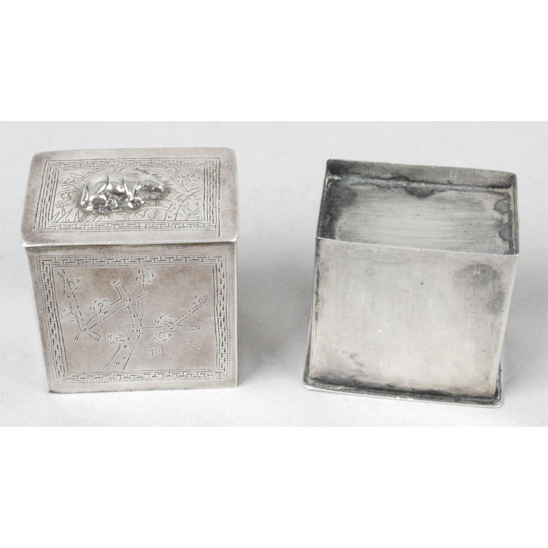 An unusual Oriental white metal box. - Image 2 of 2