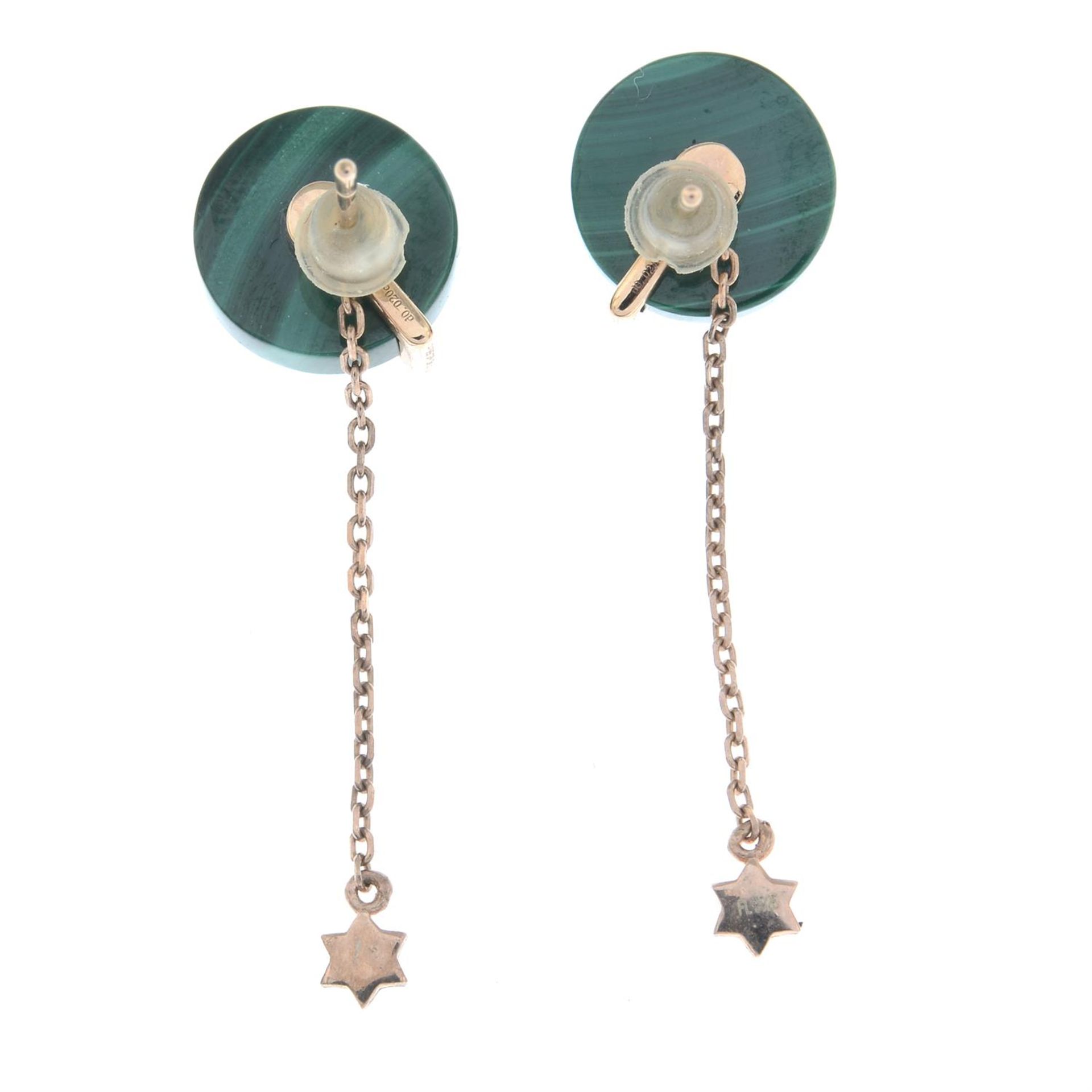 A pair of malachite and diamond stud earrings, with detachable star drop. - Bild 2 aus 2