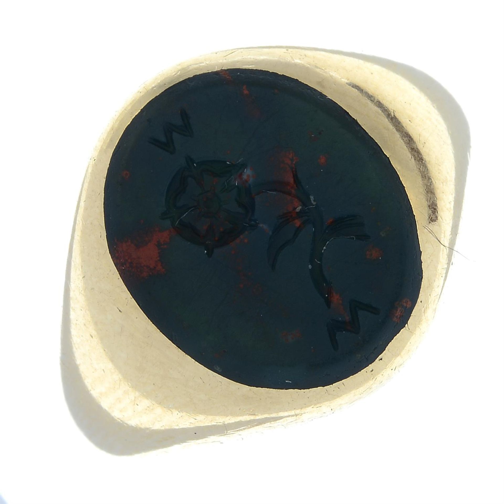 A 1950's 9ct gold bloodstone floral intaglio signet ring.