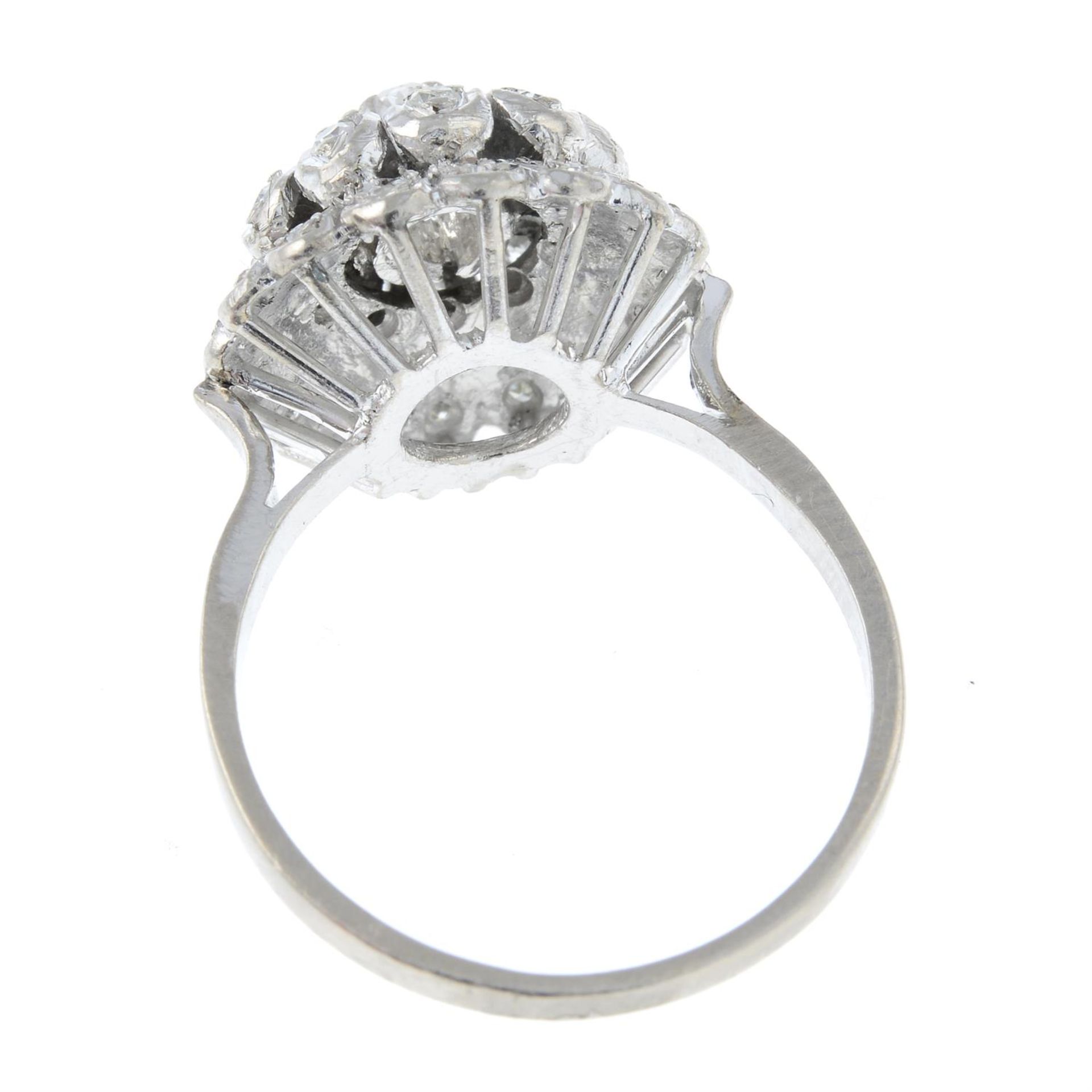 A single-cut diamond floral cluster ring. - Bild 2 aus 2