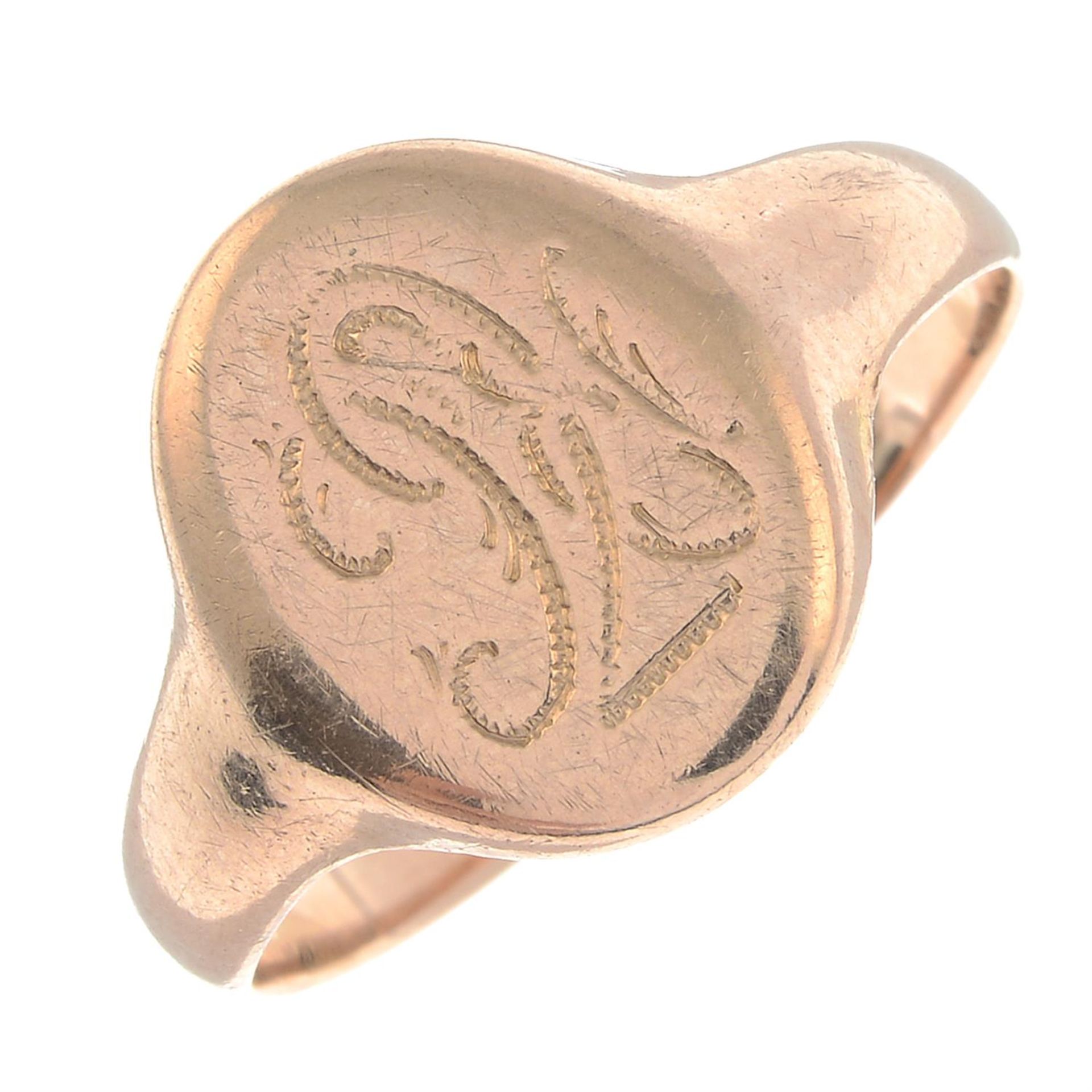 An early 20th century 9ct gold monogram signet ring.