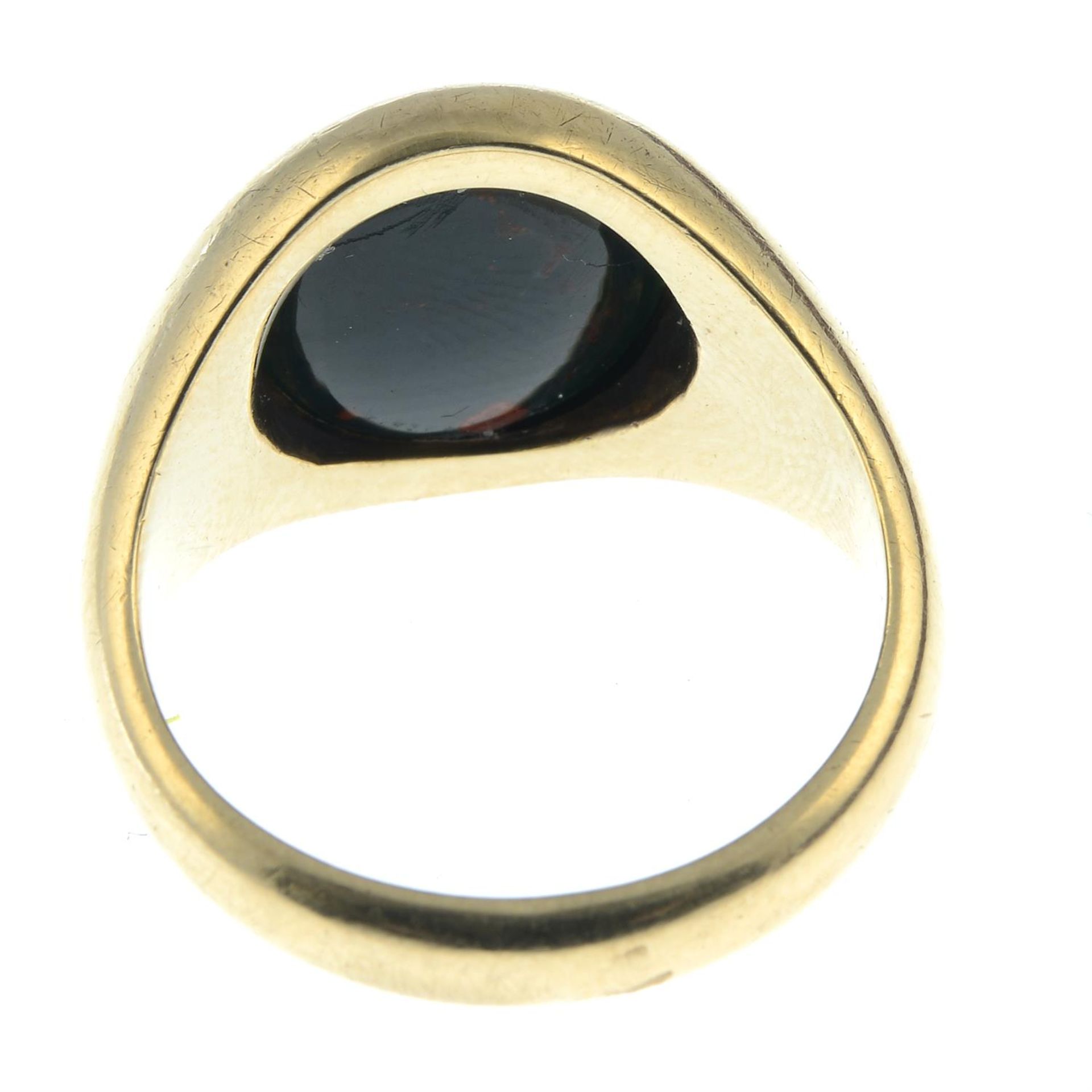 A 1950's 9ct gold bloodstone floral intaglio signet ring. - Image 2 of 2