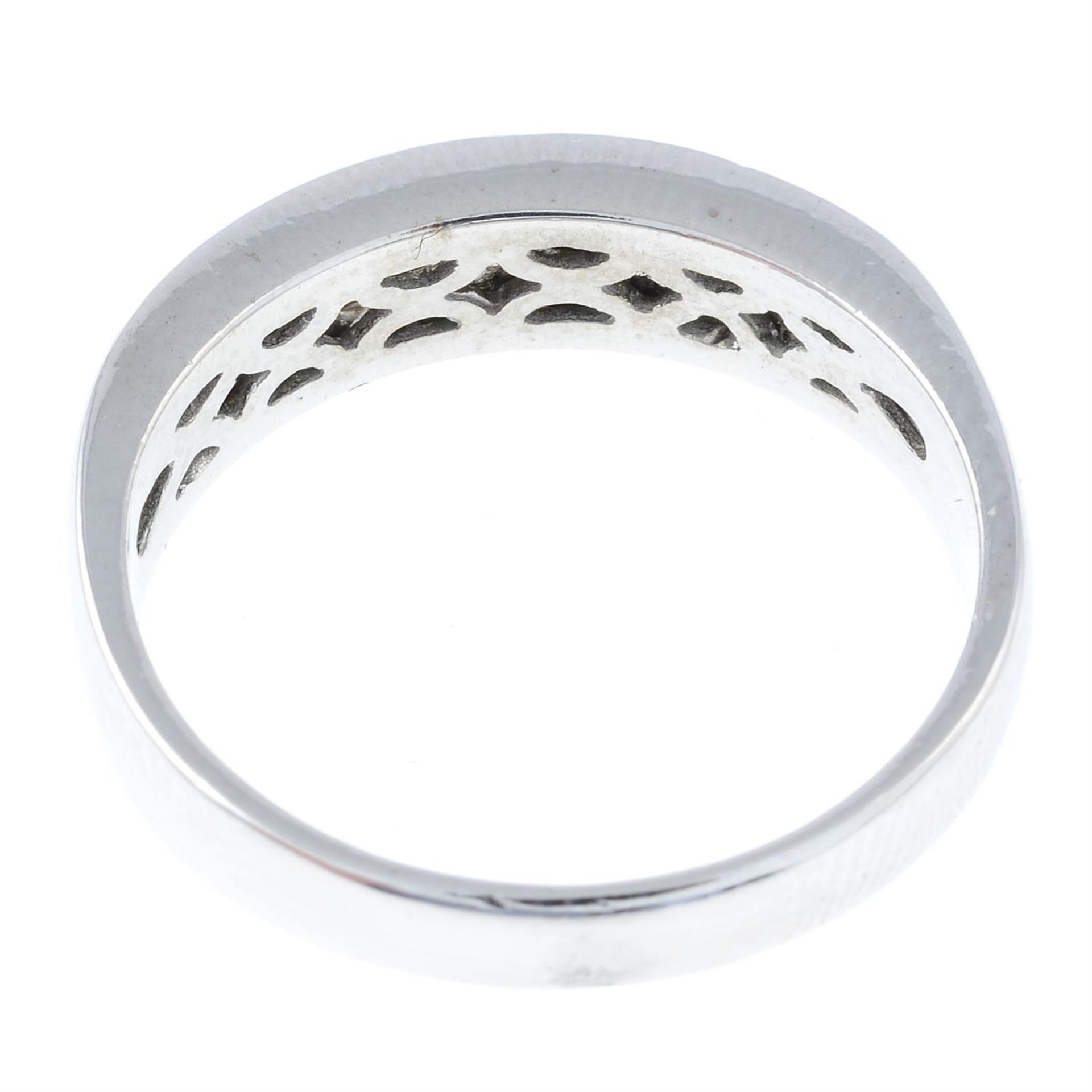 A vari-shape diamond half-eternity ring. - Bild 2 aus 2