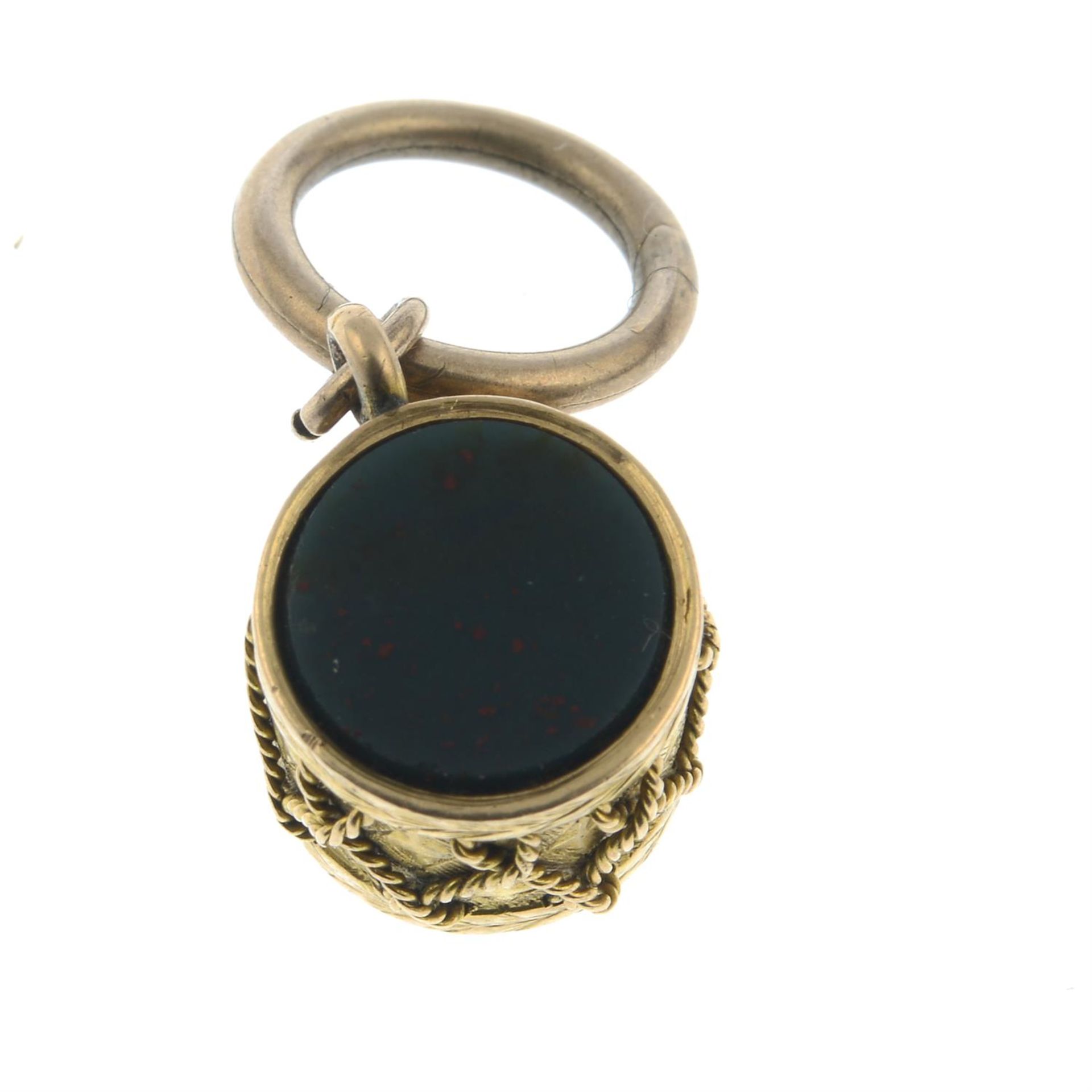 A late Victorian gold bloodstone and chalcedony monogram drum seal charm. - Bild 2 aus 2