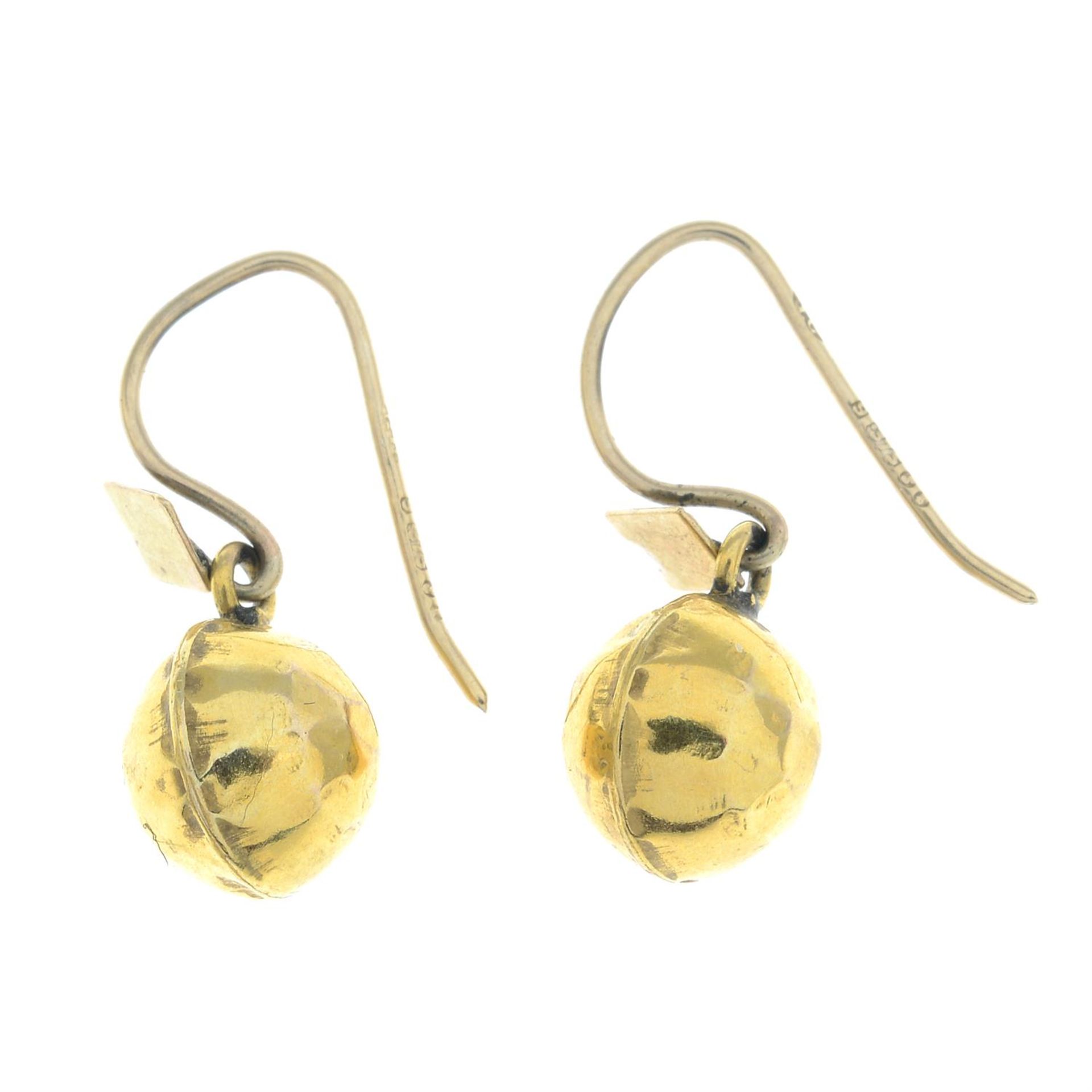 A pair of 9ct gold textured sphere drop earrings. - Bild 2 aus 2