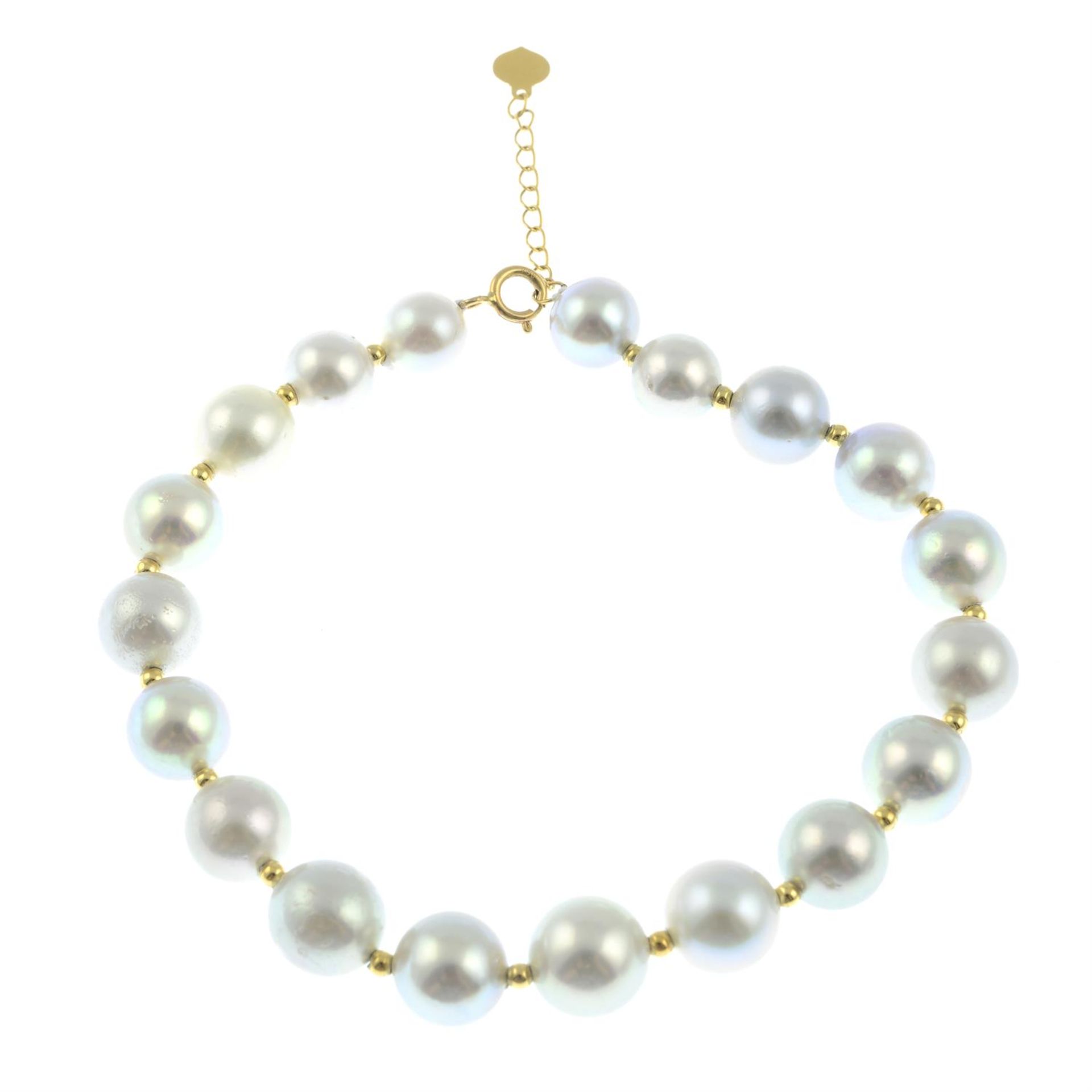 A cultured pearl single-strand bracelet, with polished bead spacers.