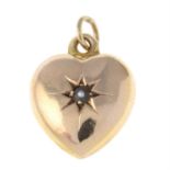 A Georgian 9ct gold split pearl heart-shape pendant.