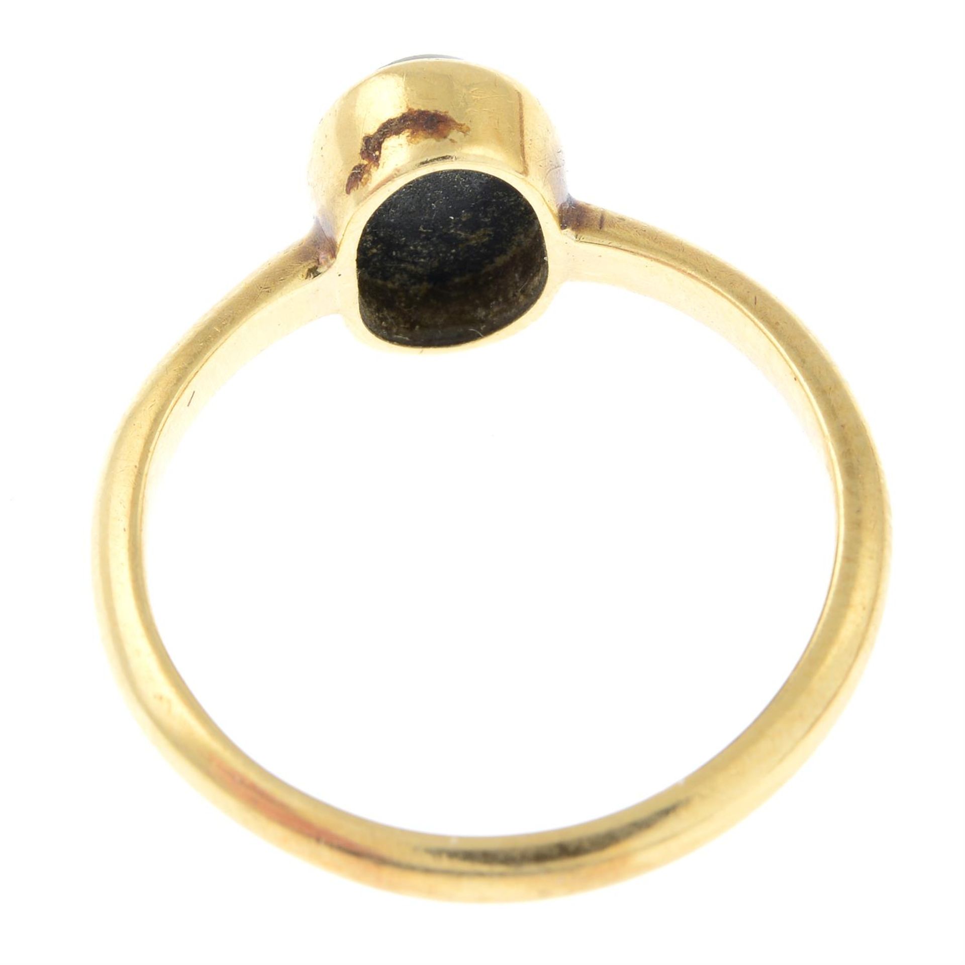 An early 20th century 18ct ring, with later 19th century gold carved banded onyx forget-me-not - Image 2 of 2