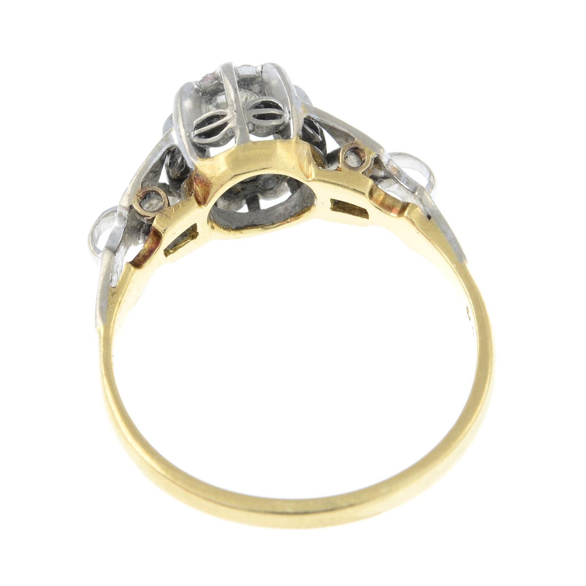 An early to mid 20th century 18ct gold and platinum brilliant-cut diamond single stone ring. - Bild 2 aus 2