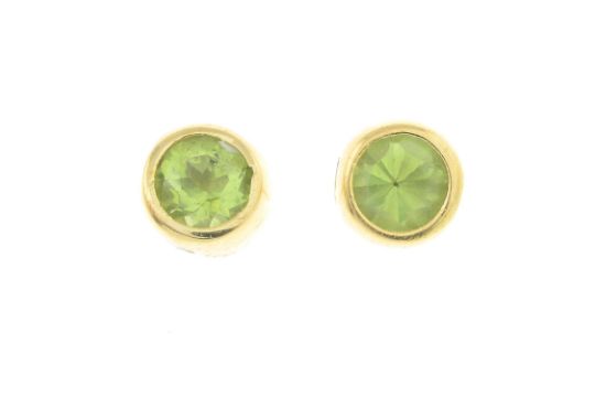 A pair of peridot single-stone stud earrings. - Bild 1 aus 2