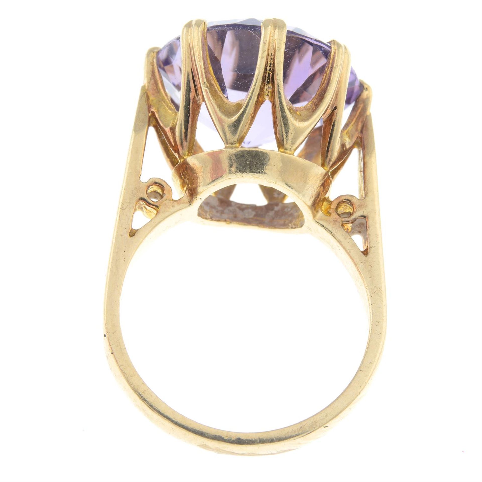 An amethyst single-stone ring. - Bild 2 aus 2