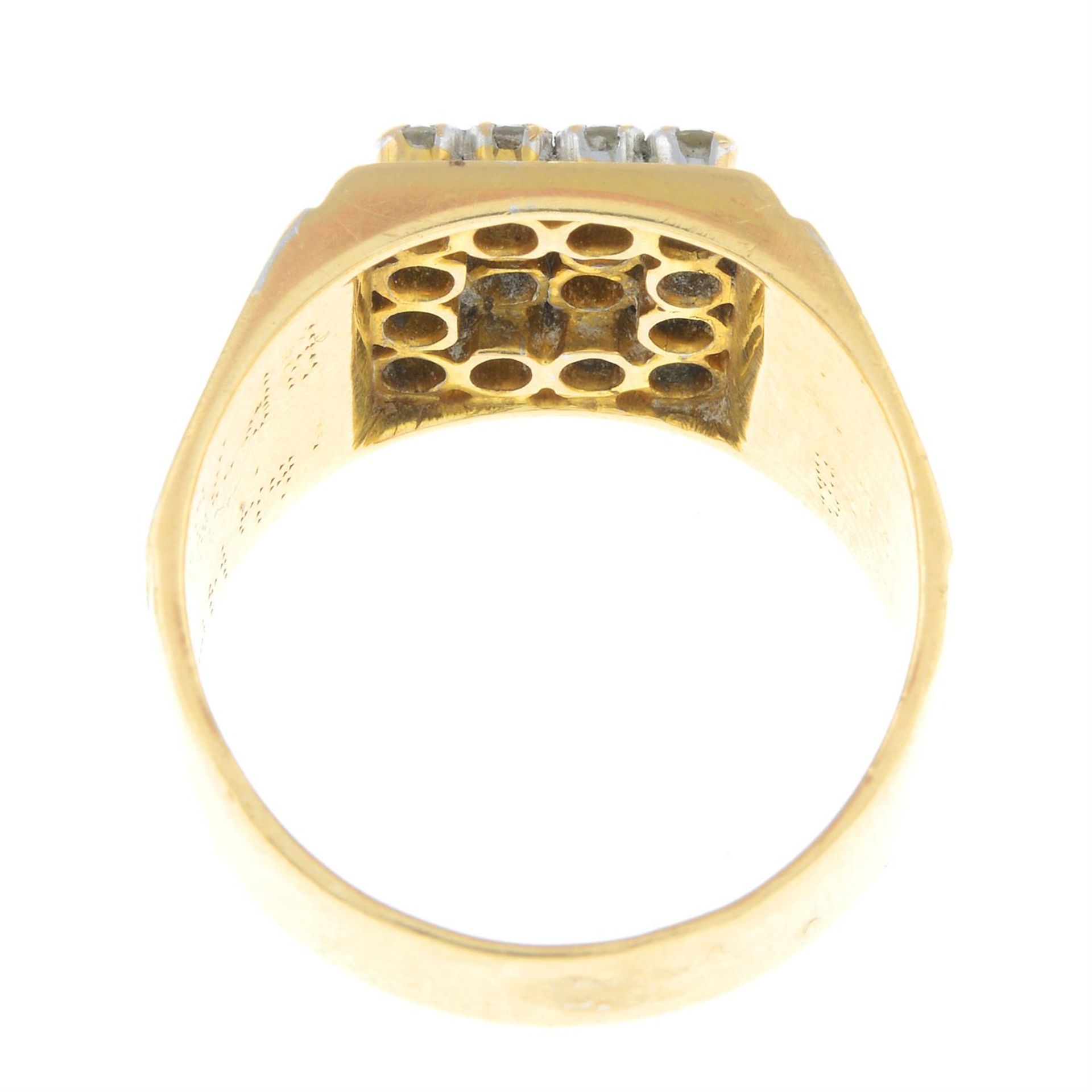 A brilliant-cut diamond square-shape ring, with bi-colour grooved sides. - Bild 2 aus 2