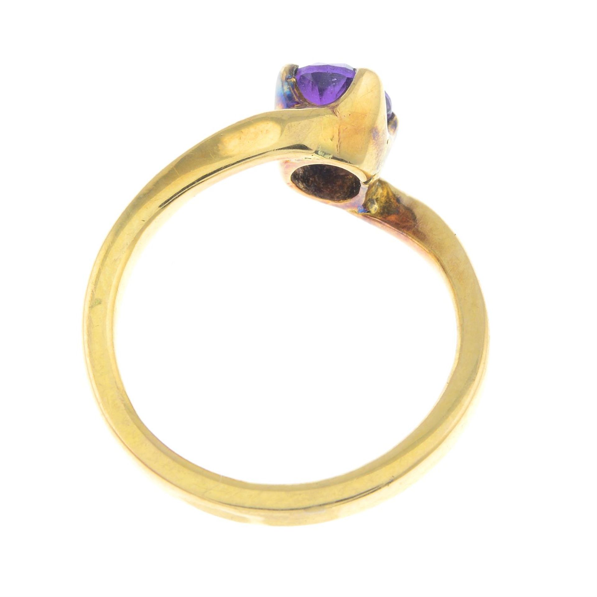 An amethyst single-stone ring. - Image 2 of 2