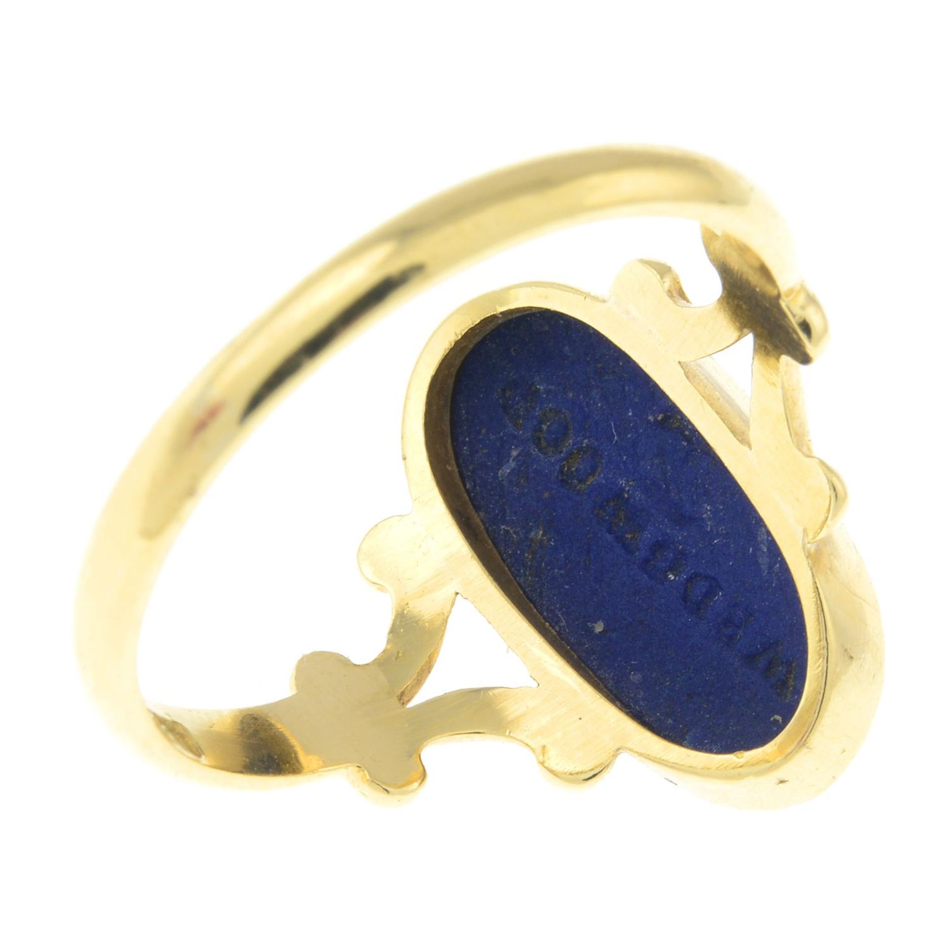 A Wedgwood jasperware ring, depicting Artemis with bow and stag. - Bild 2 aus 2