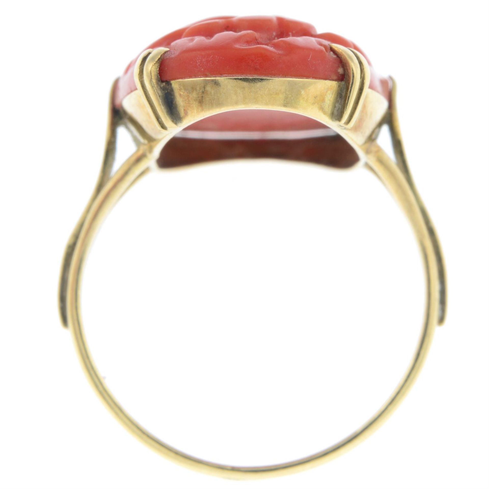 A coral single-stone dress ring, carved to depict a rose. - Image 2 of 2