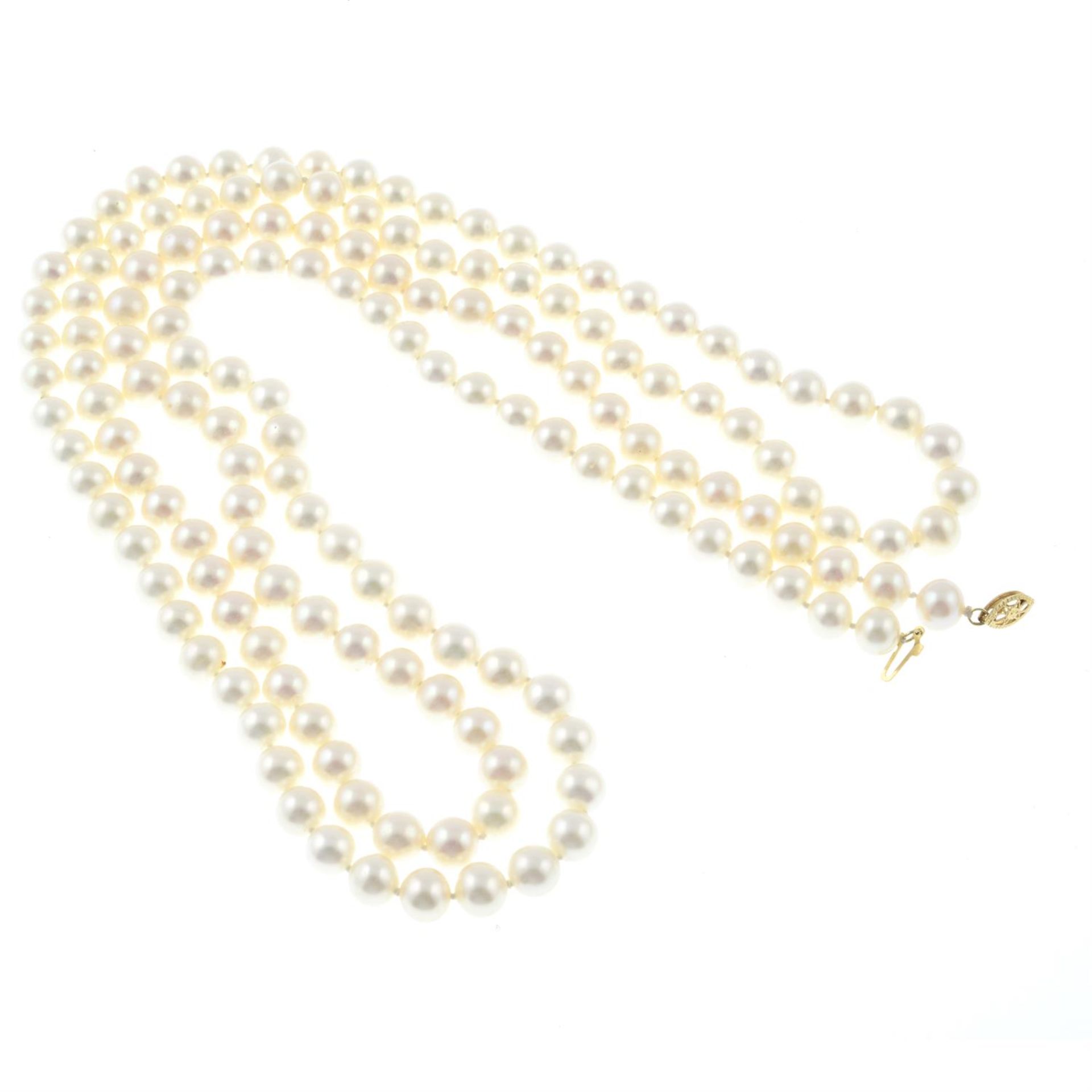 A cultured pearl single-strand necklace. - Image 2 of 2