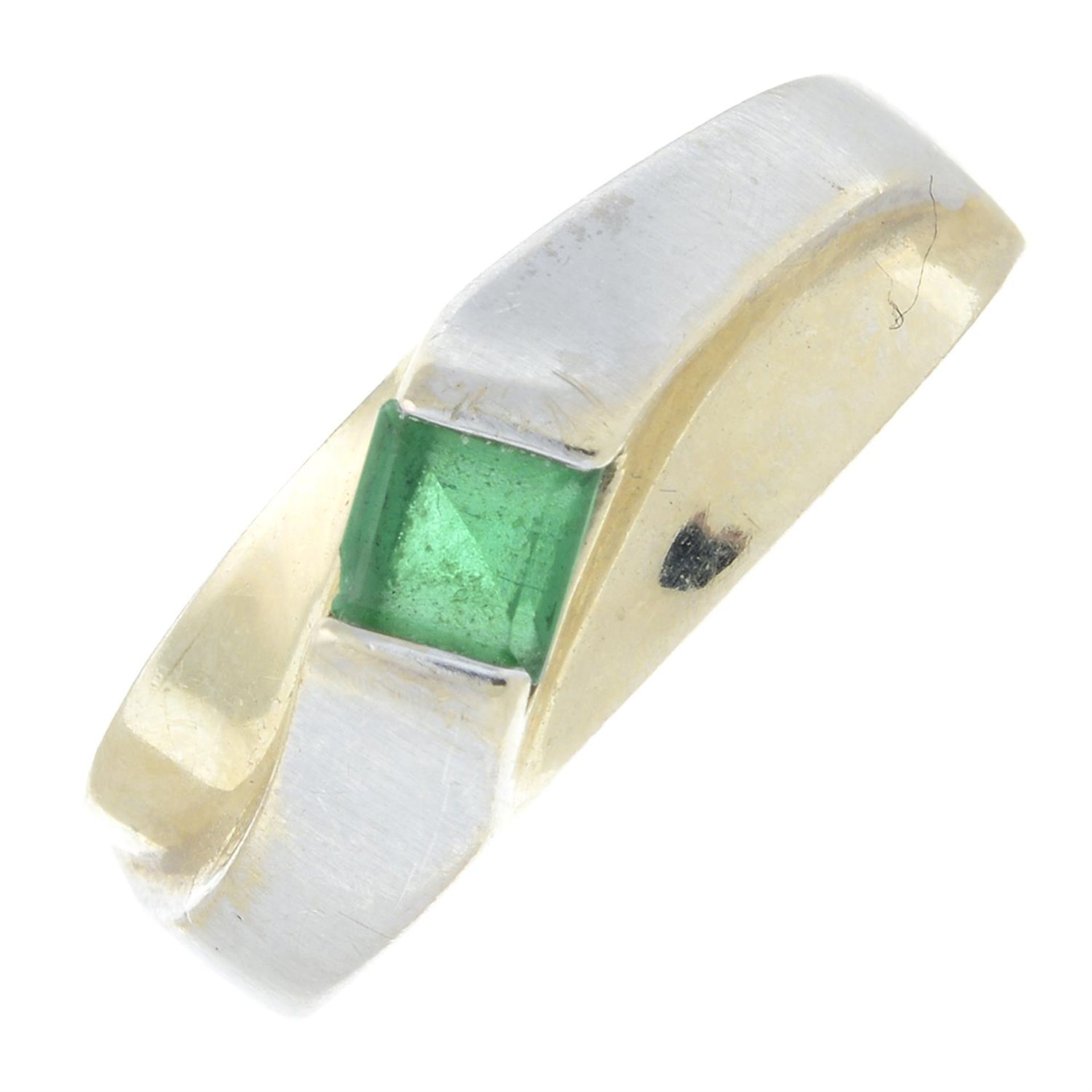 A bi-colour green paste single-stone ring.