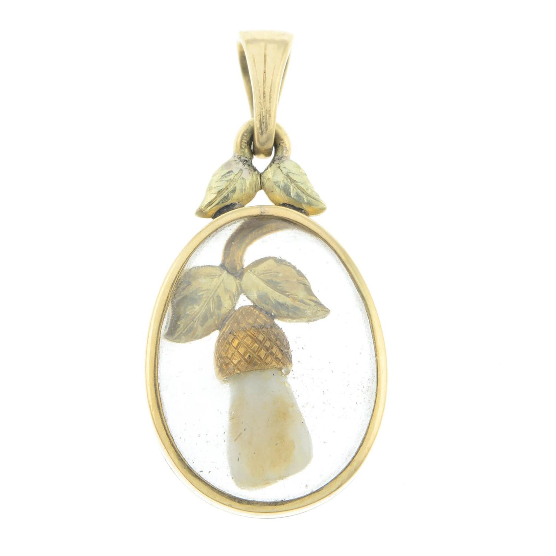 A Victorian tooth pendant. - Image 2 of 2