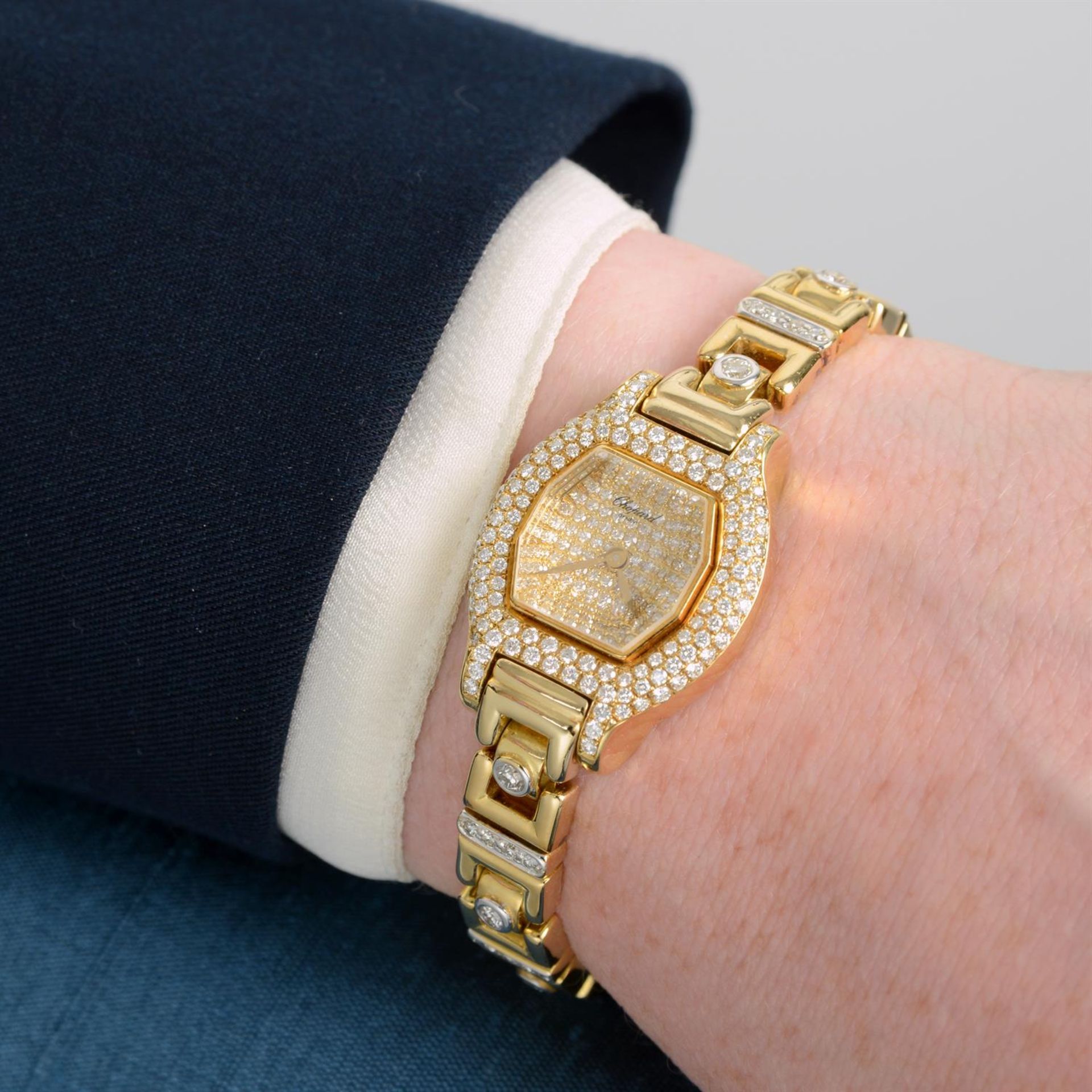 CHOPARD - a factory diamond set 18ct yellow gold bracelet watch, 20mm. - Bild 4 aus 5