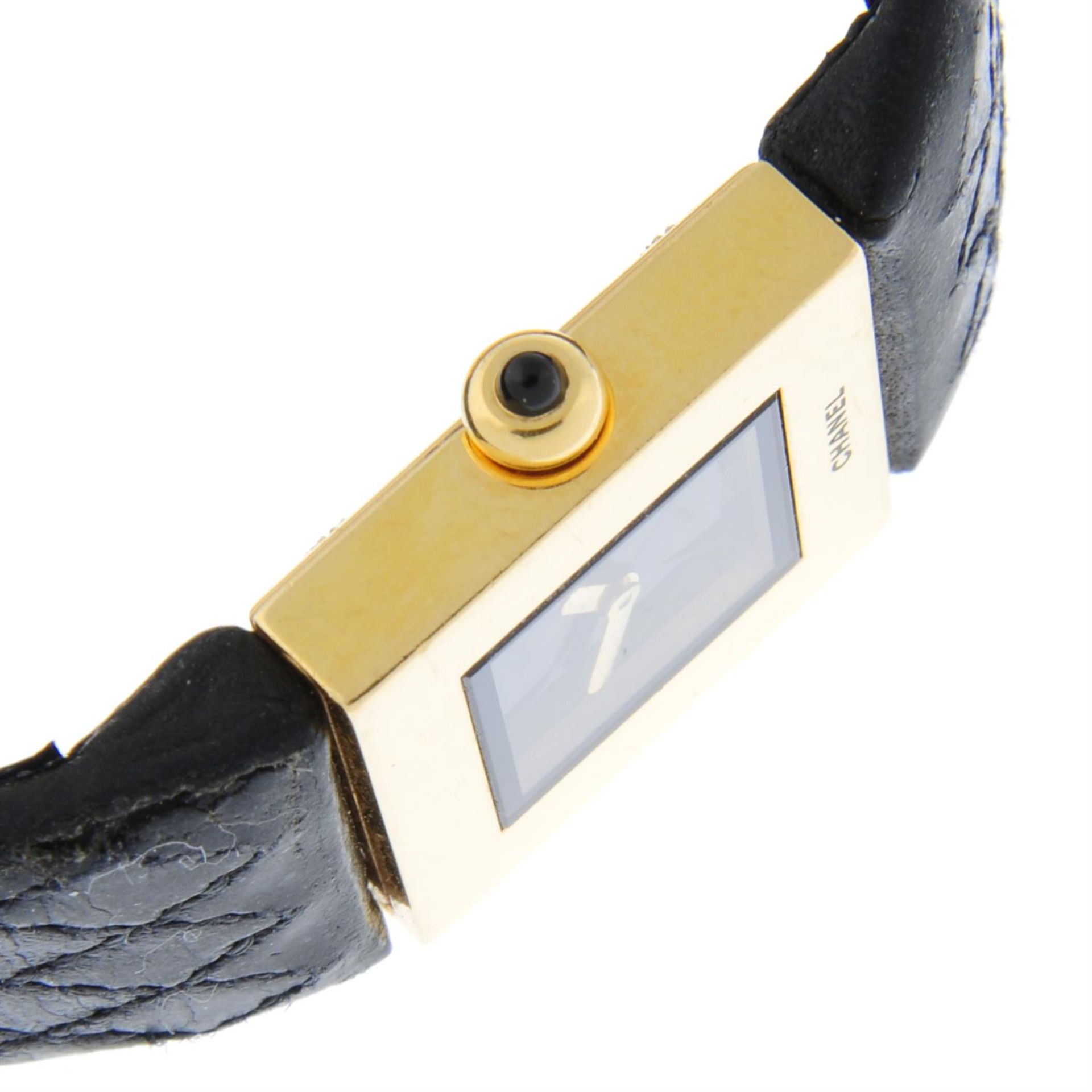 CHANEL - an 18ct yellow gold wrist watch, 19mm. - Bild 3 aus 6