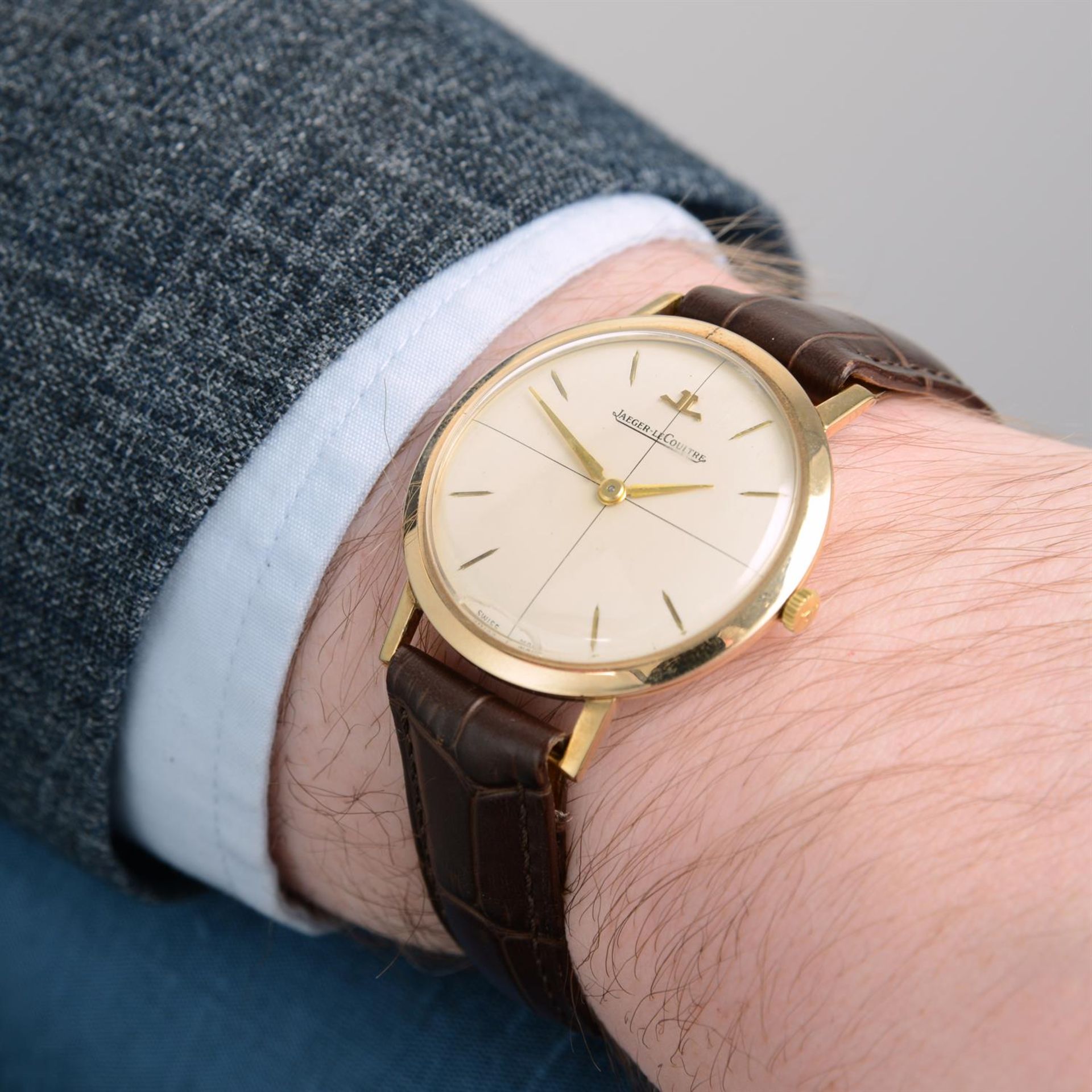 JAEGER-LECOULTRE - a 9ct yellow gold wrist watch, 33mm. - Image 5 of 5