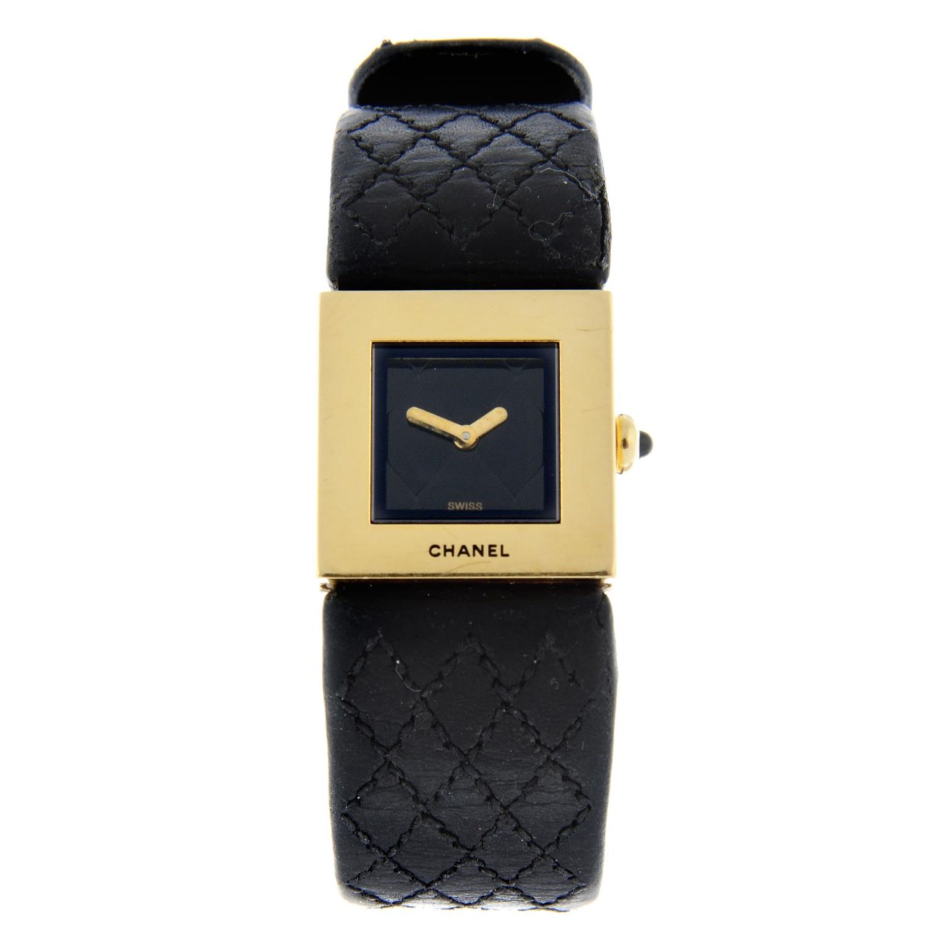 CHANEL - an 18ct yellow gold wrist watch, 19mm.