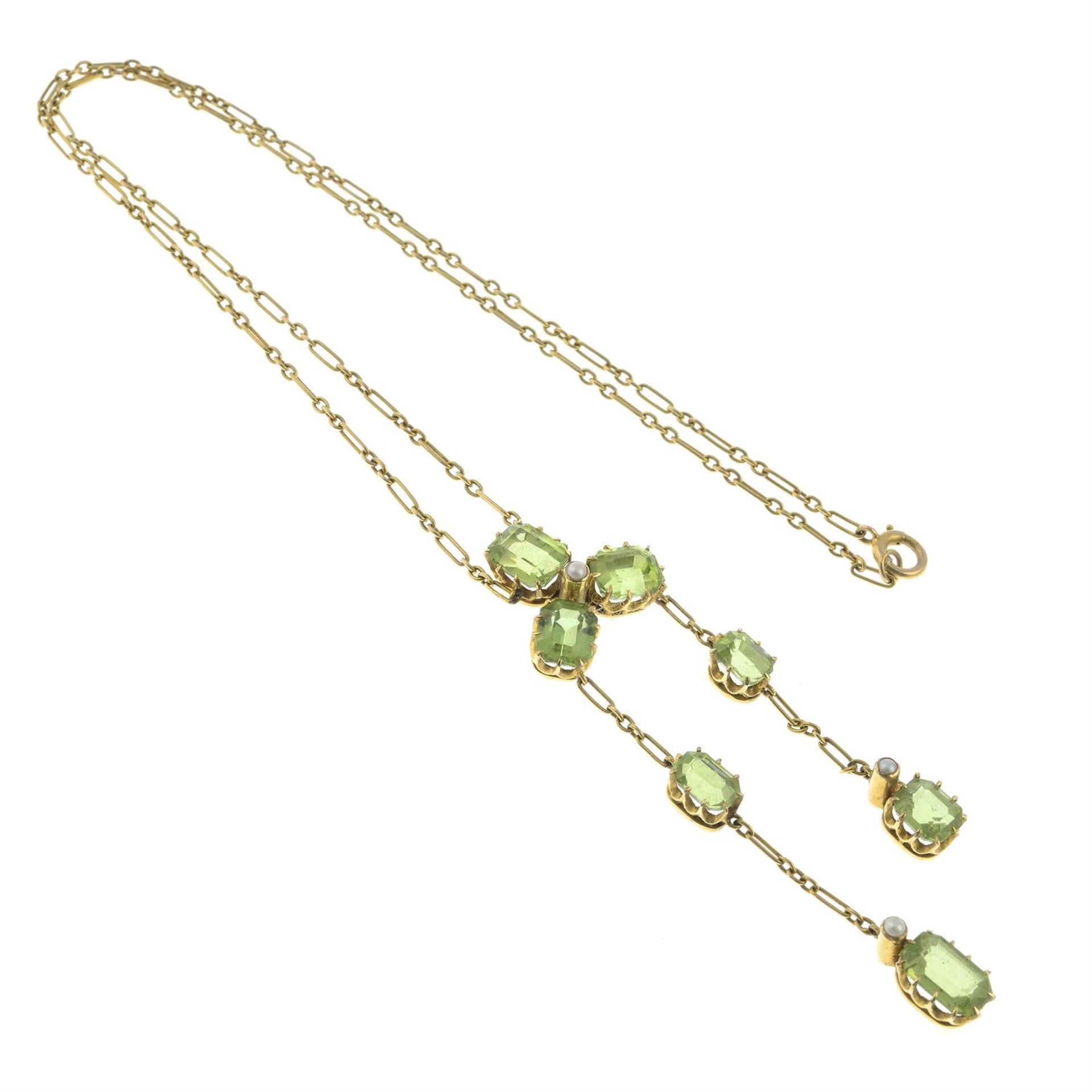 An early 20th century 15ct gold peridot and split pearl negligee pendant. - Bild 4 aus 5