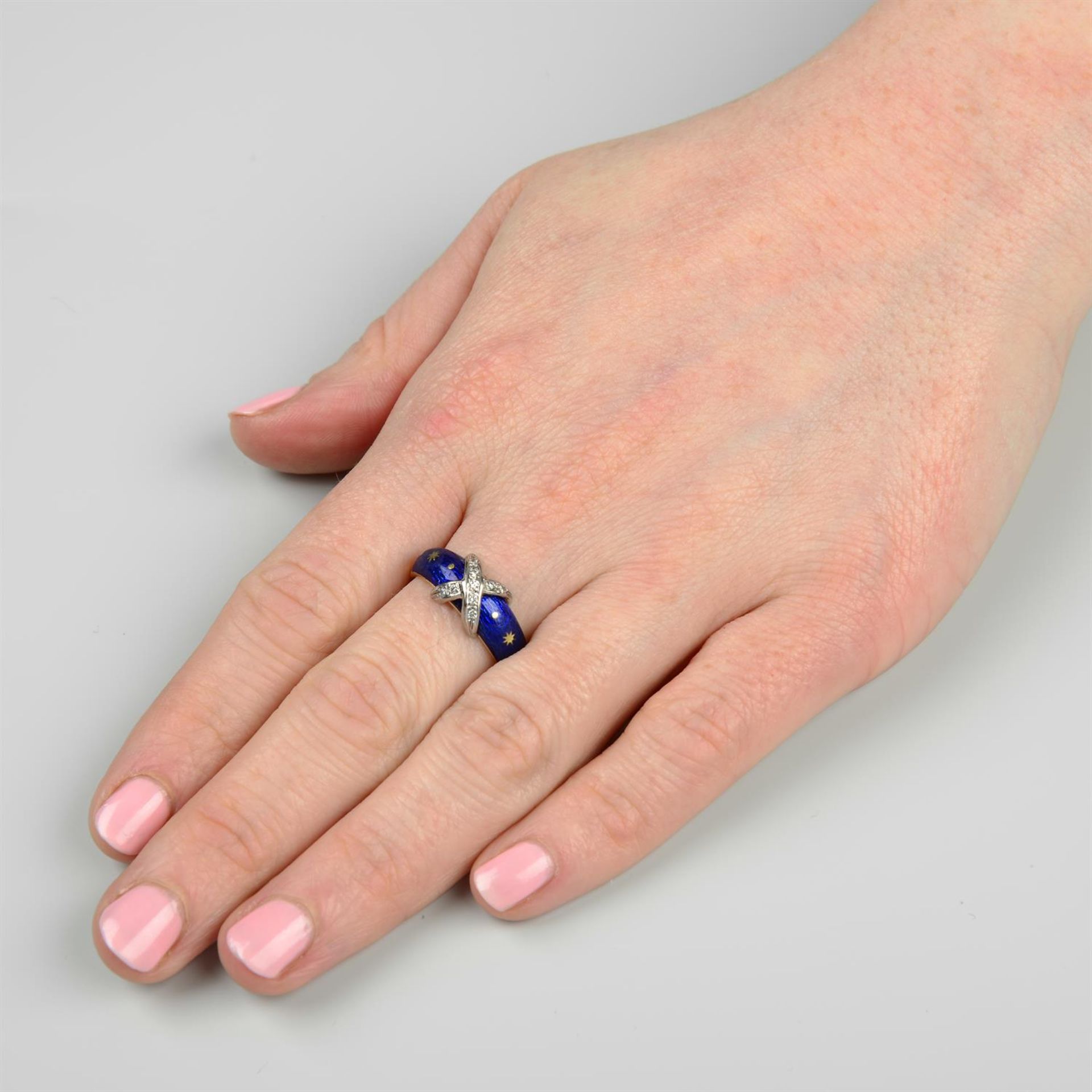 A limited edition diamond and blue enamel ring, by Victor Mayer for Fabergé. - Bild 5 aus 5