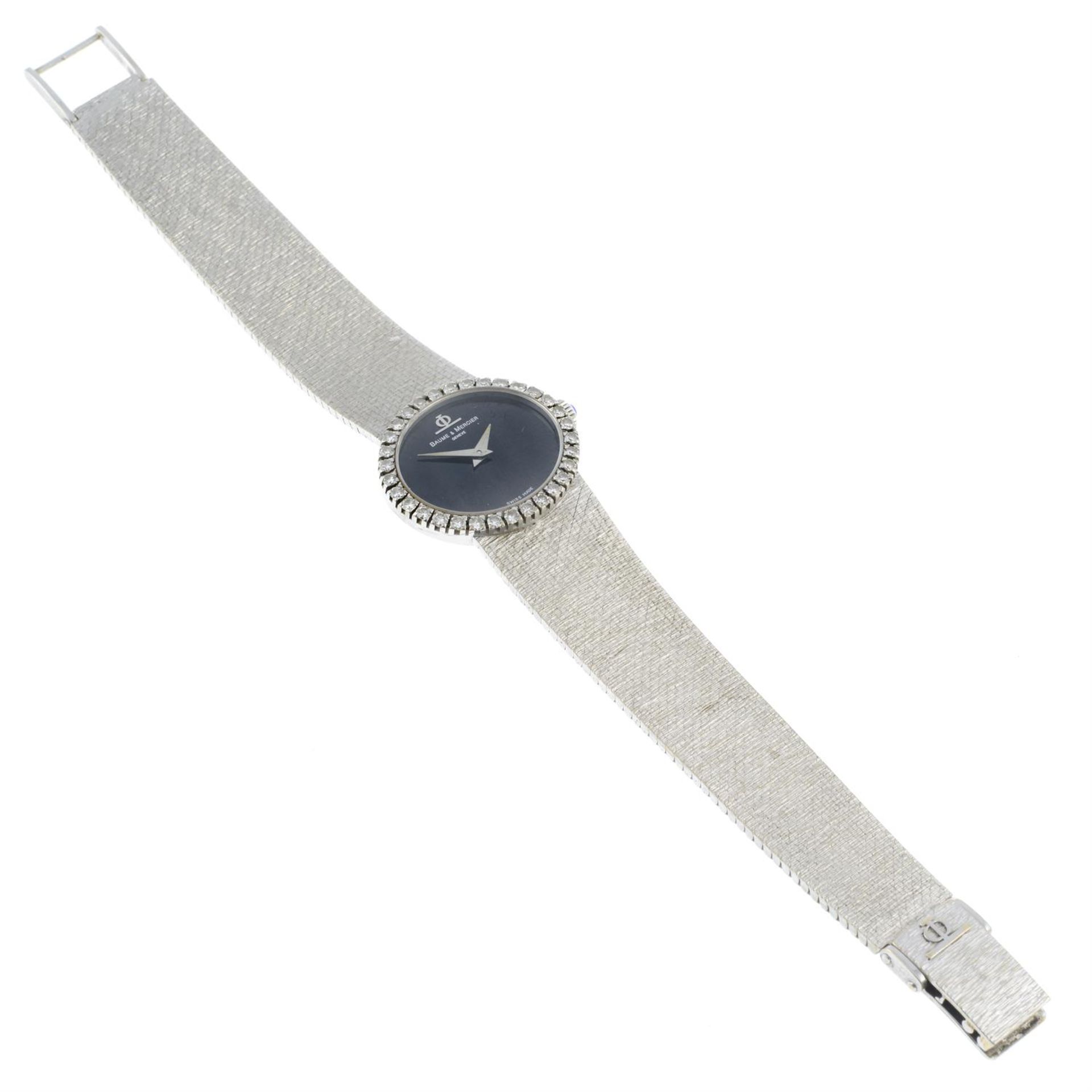A lady's 18ct gold black dial wrist watch, with single-cut diamond bezel and integral textured - Bild 3 aus 4