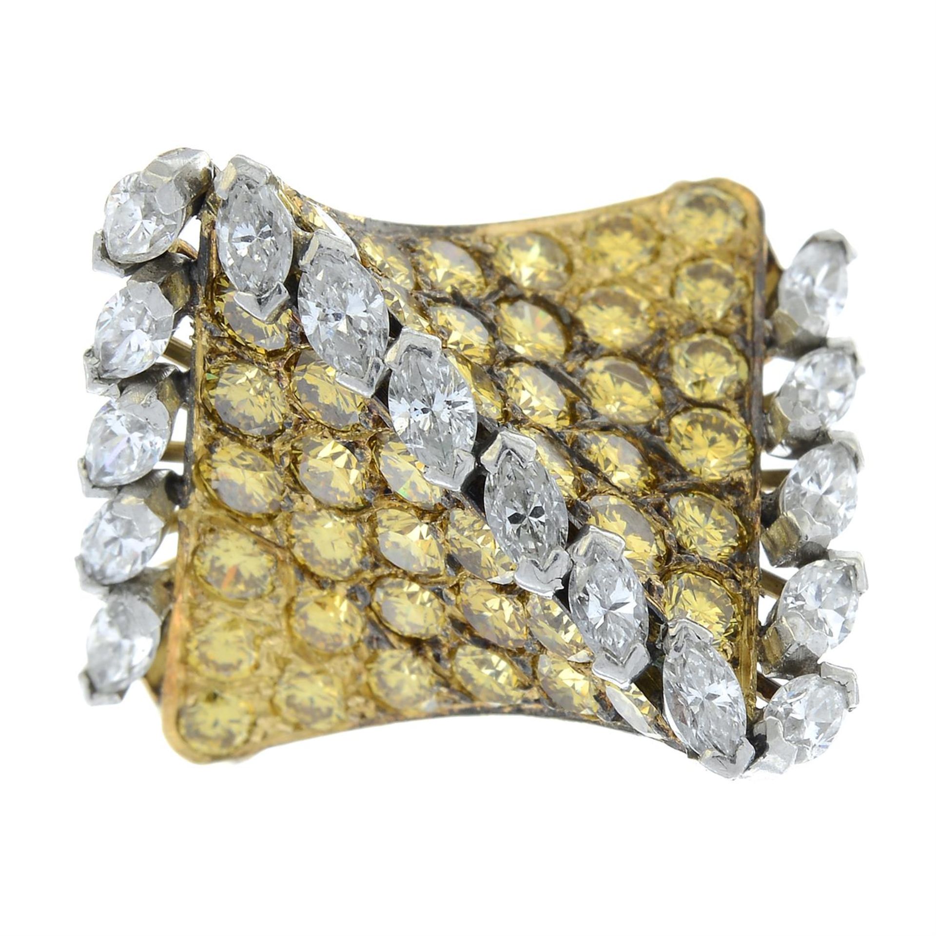 A pavé-set 'yellow' diamond and marquise-shape diamond cocktail ring. - Bild 2 aus 6