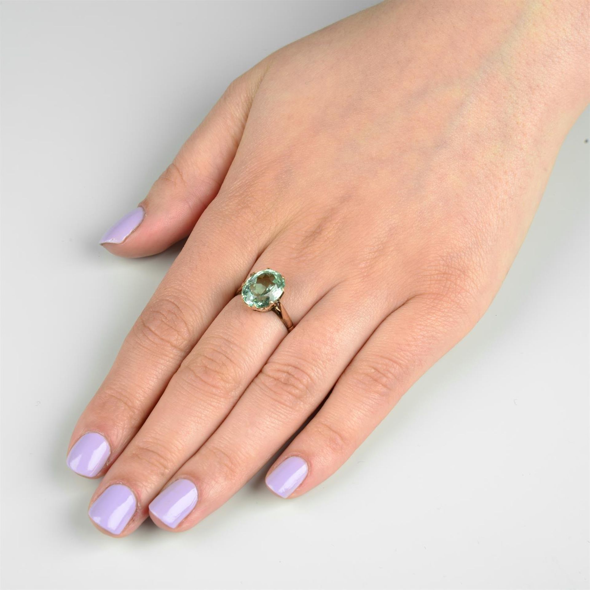 A bluish green tourmaline single-stone ring. - Image 6 of 6