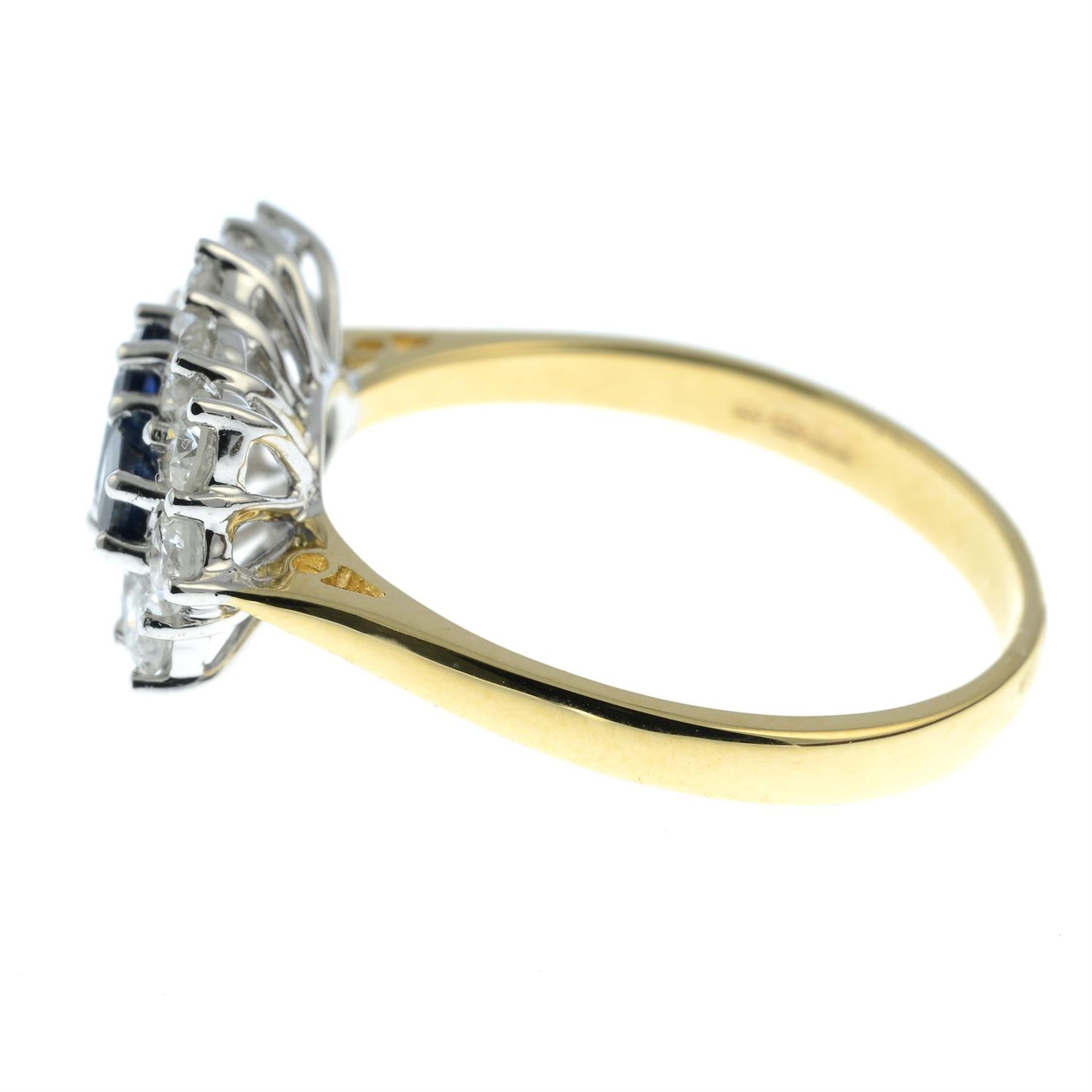 An 18ct gold sapphire three-stone and brilliant-cut diamond cluster ring. - Bild 3 aus 6