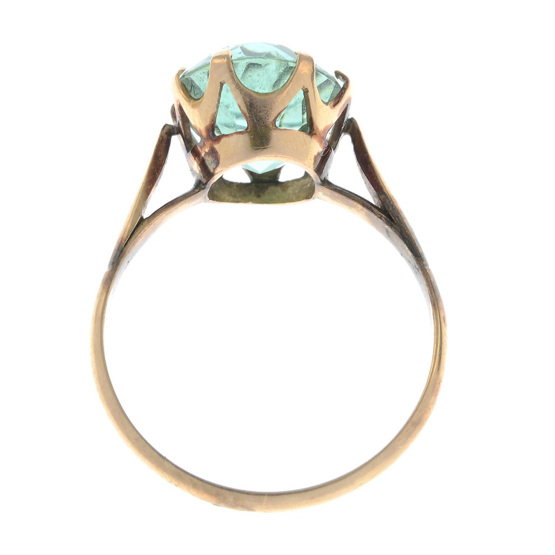 A bluish green tourmaline single-stone ring. - Image 5 of 6