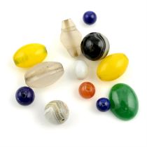 Selection of beads, weighing 1.2kg. To include lapis lazuli, agate, peridots and other gemstones
