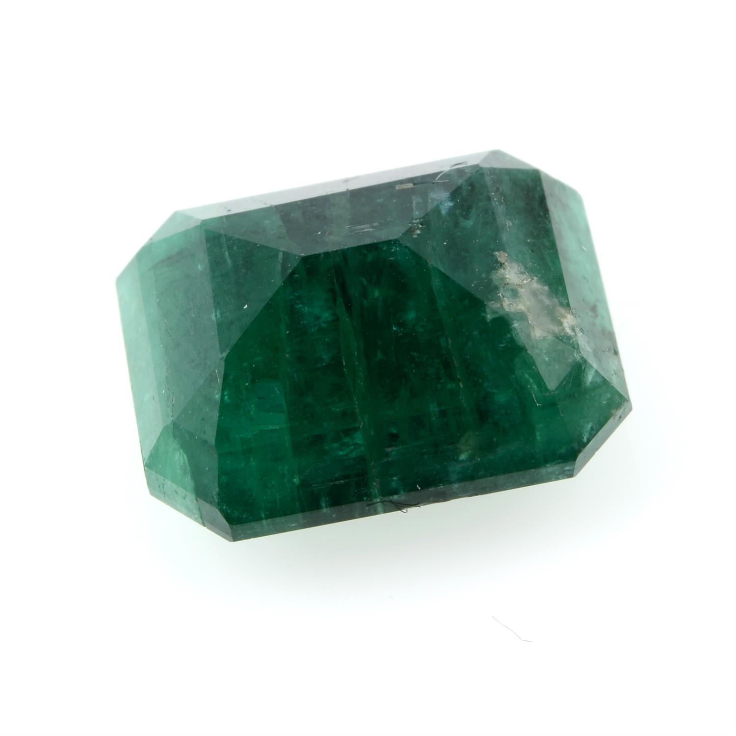 A rectangular shape emerald, weighing 5.81ct - Image 2 of 2