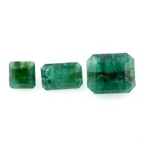 Three rectangular shape emeralds, weighing 8.41ct