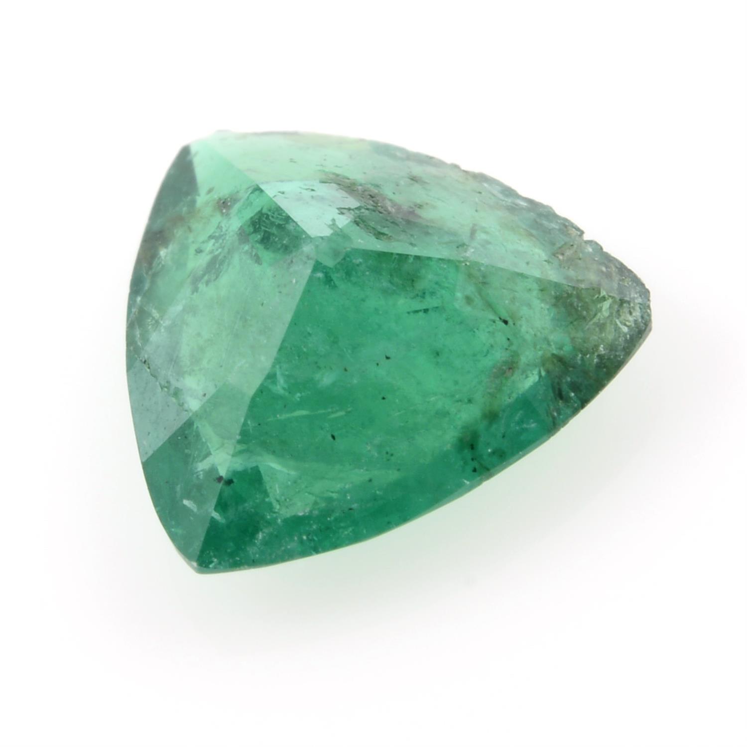 A triangular shape emerald, weighing 0.80ct - Image 2 of 2