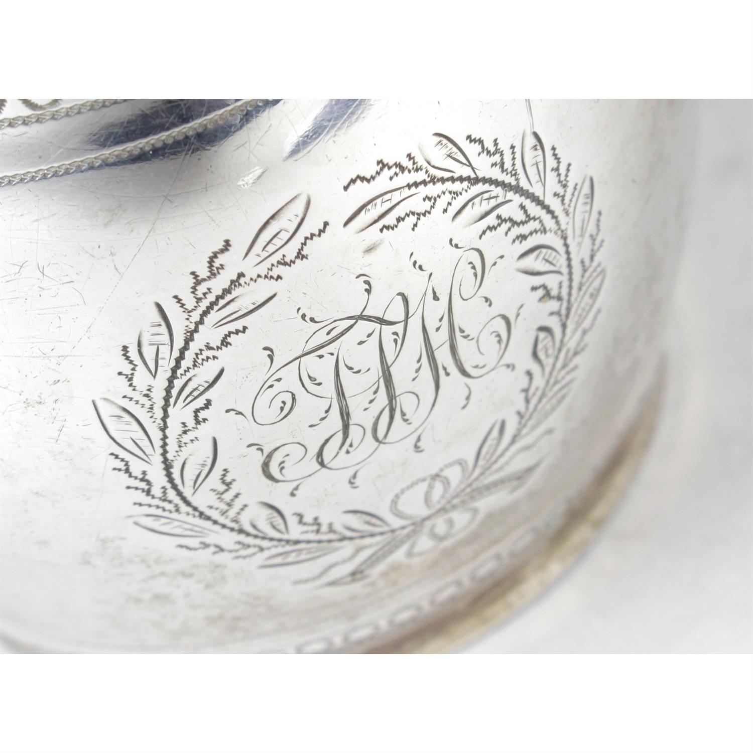 A late George III silver cream jug. - Image 3 of 4