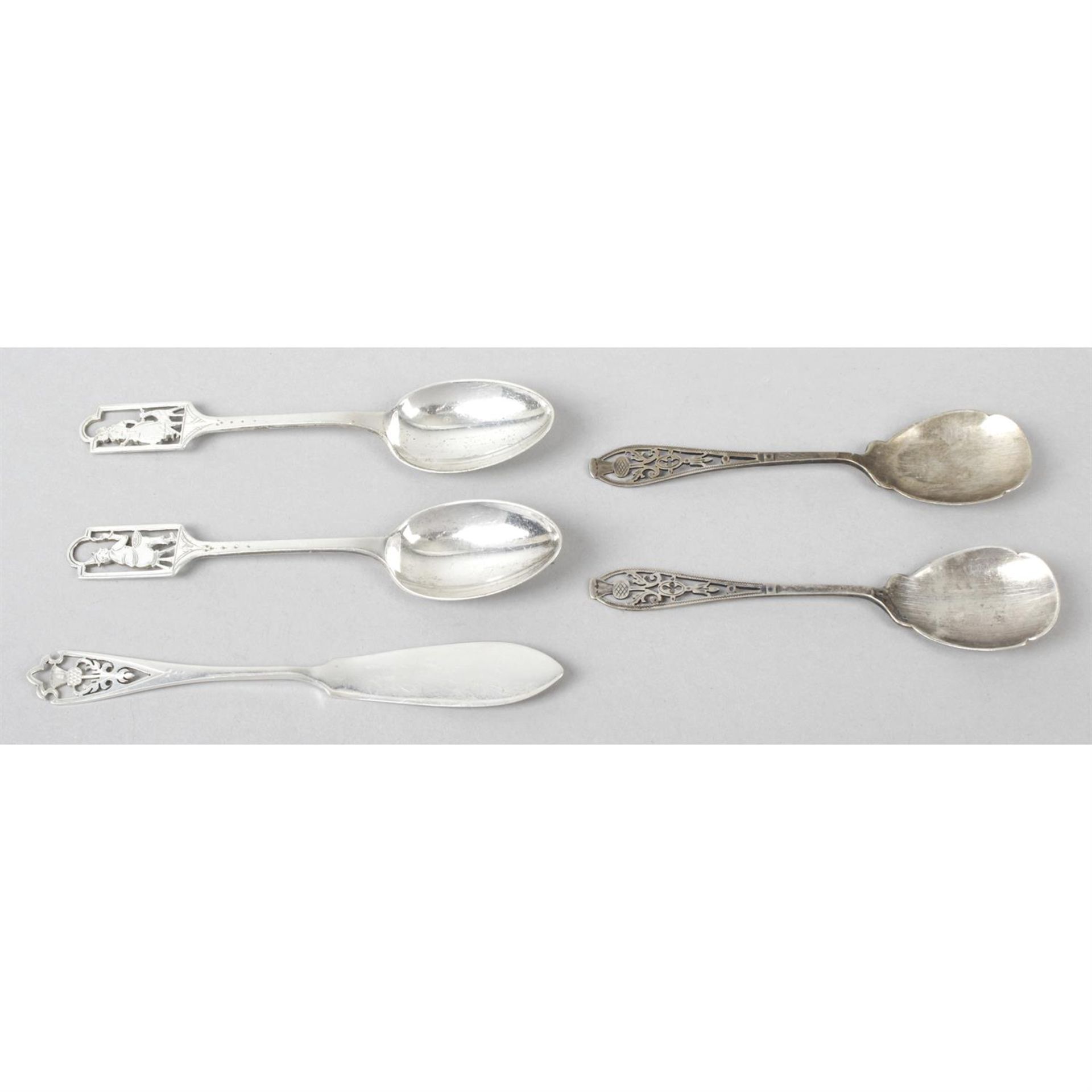 A selection of spoons, etc., to include enamel souvenir examples. (16) - Image 4 of 4