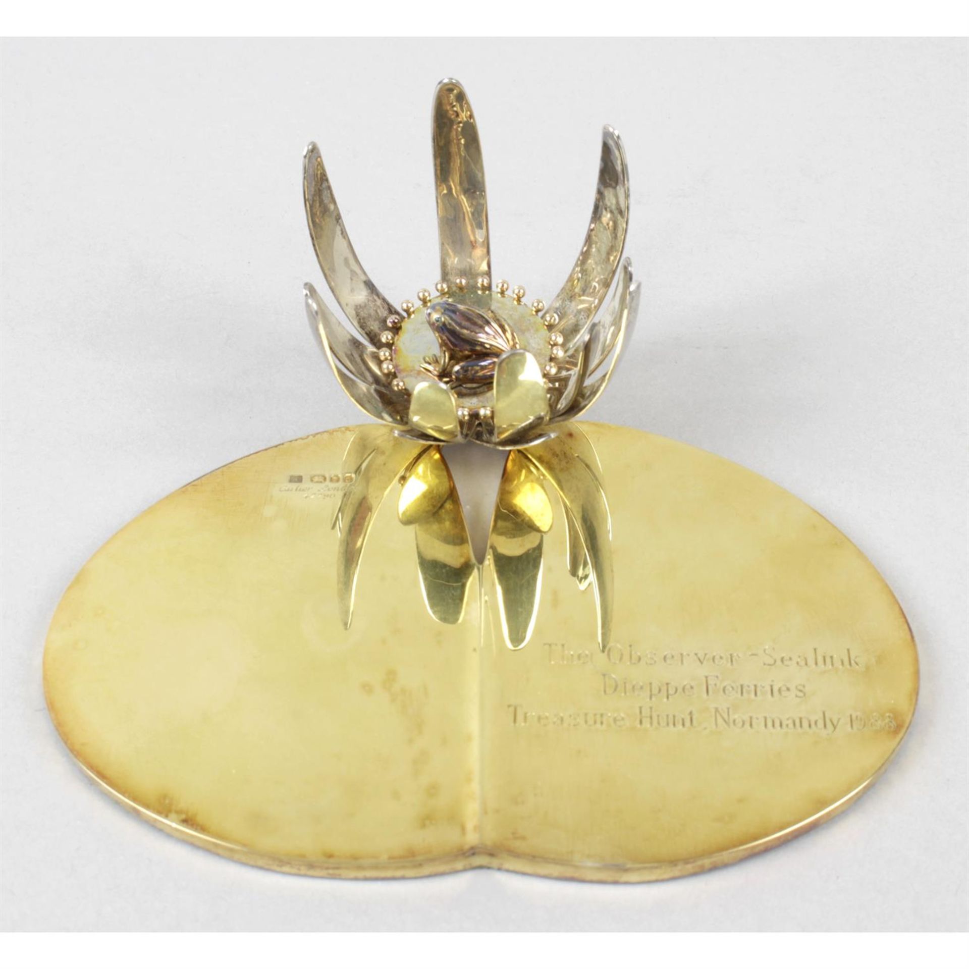 An unusual cased Cartier frog and lily pad ornament. - Image 2 of 3