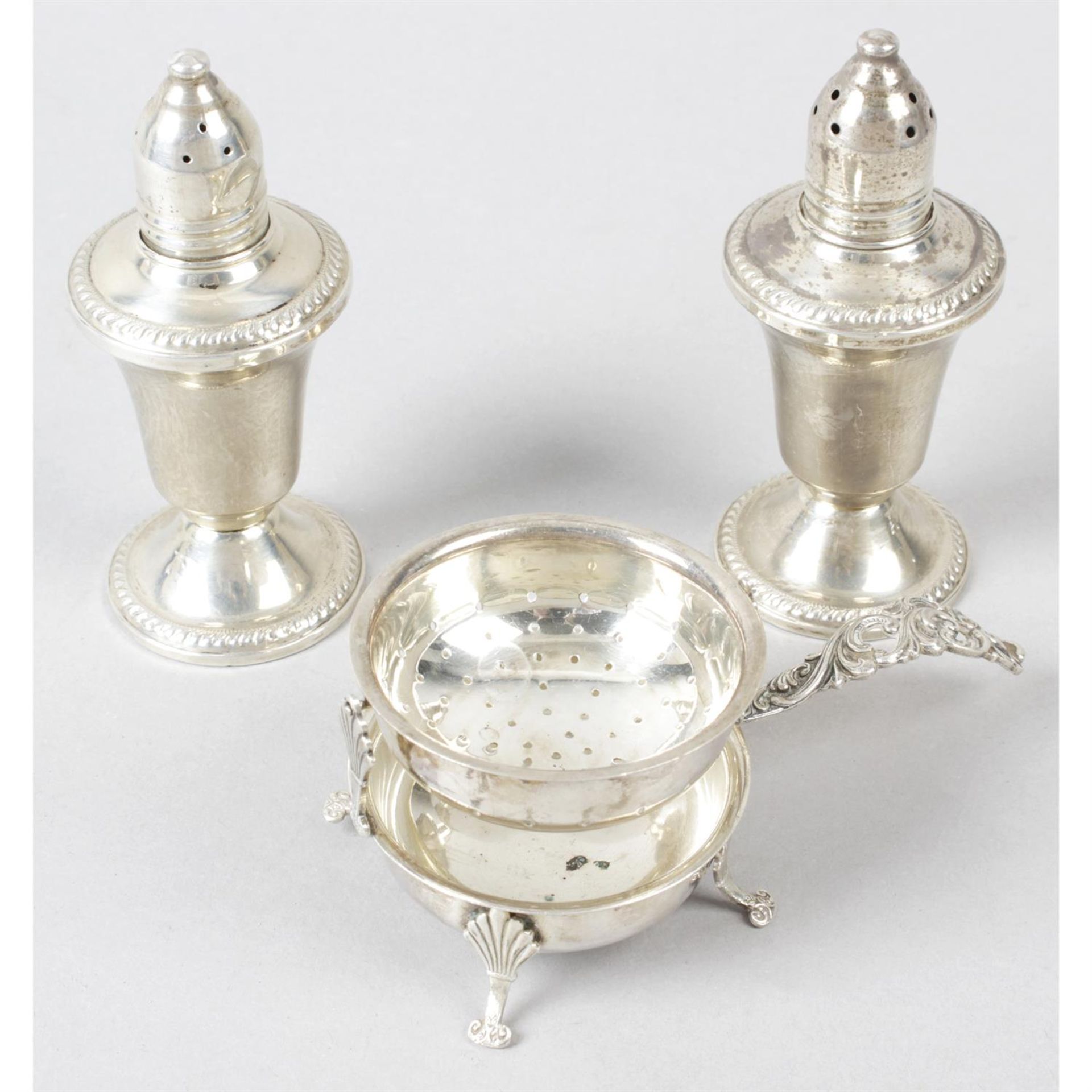A mid-20th century Dutch silver strainer, together with another strainer & a pair of American - Bild 3 aus 4