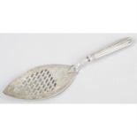 A George III silver fish slice, together with six late Georgian Fiddle pattern teaspoons,