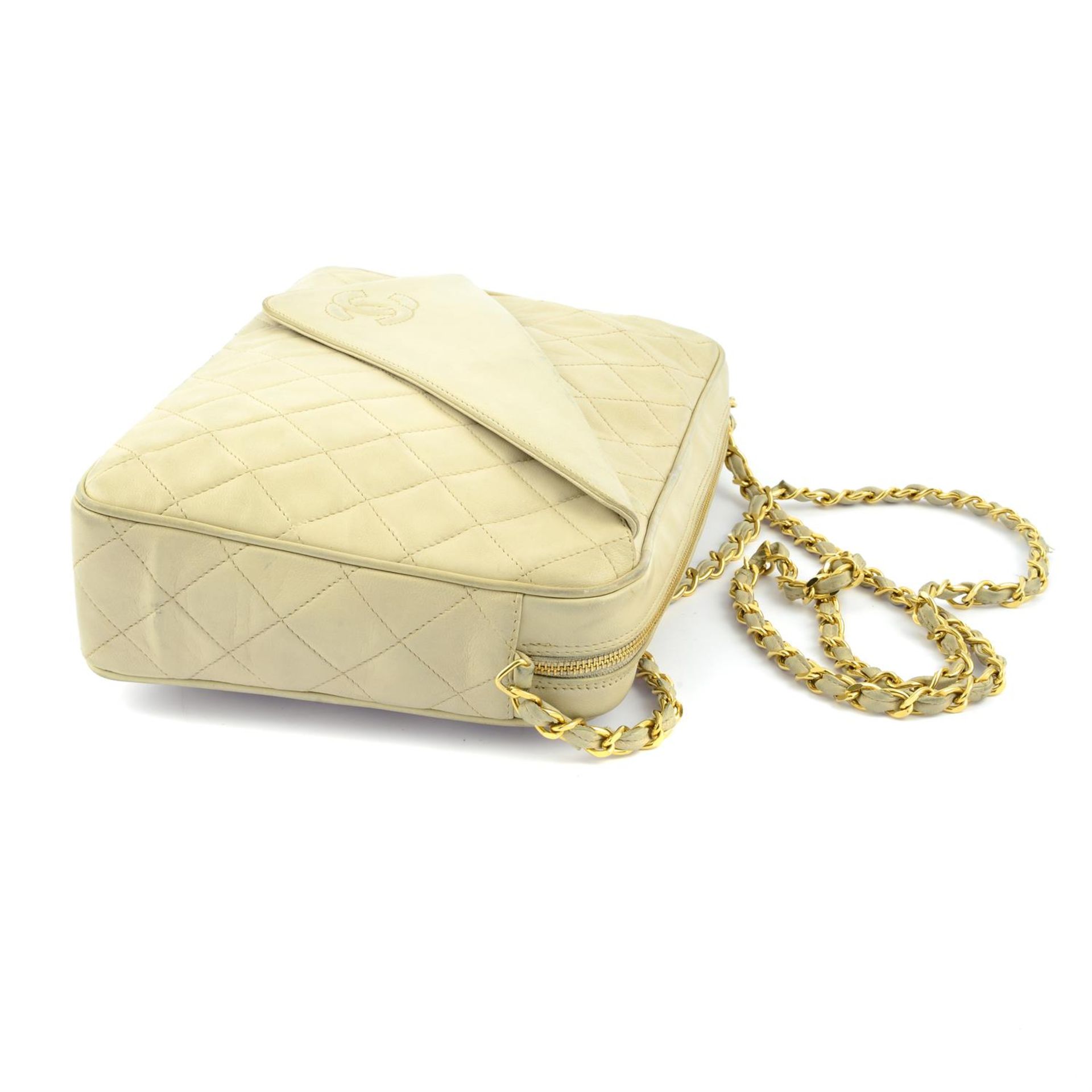 CHANEL - a 1990 quilted Camera Bag with tassel. - Bild 3 aus 5