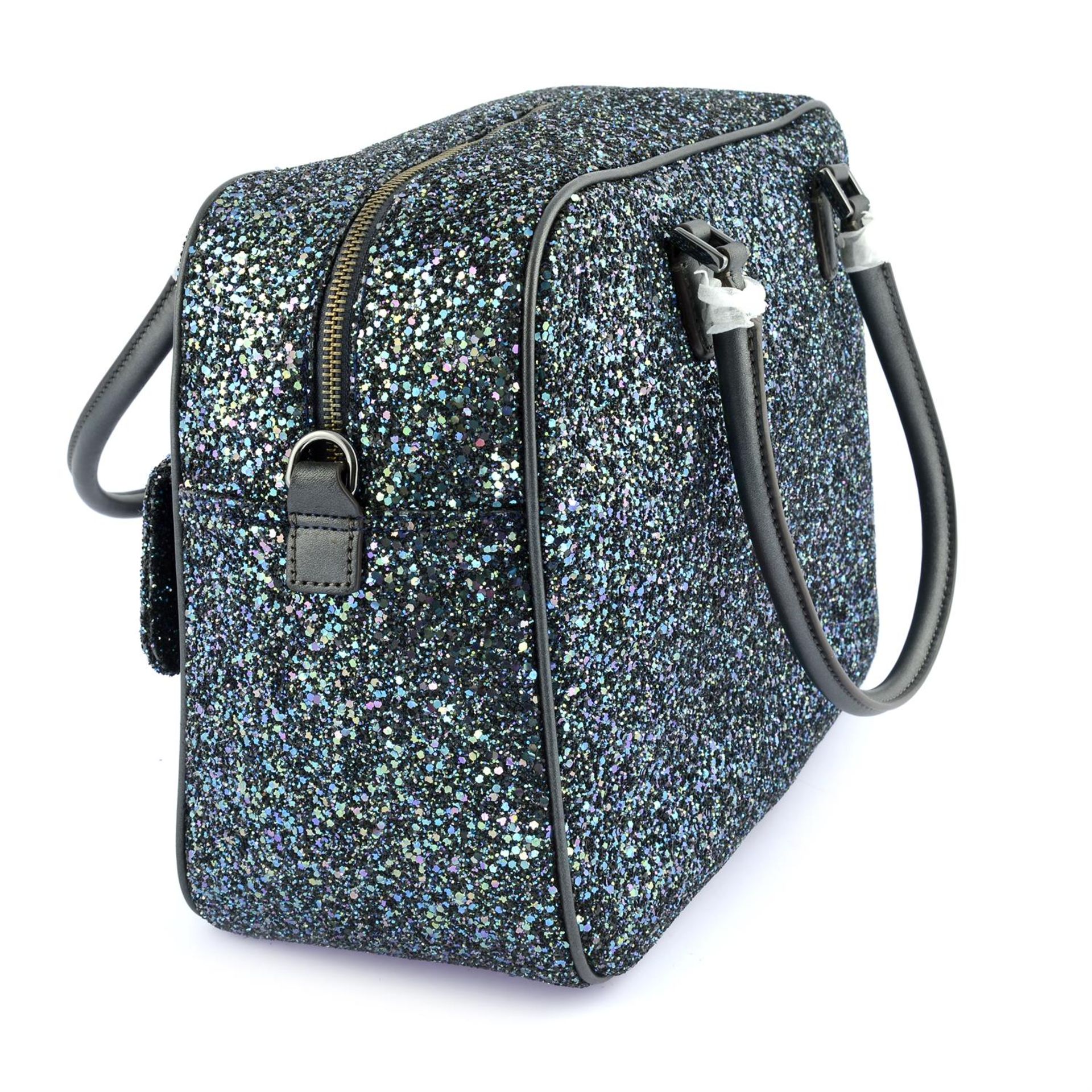 ANYA HINDMARCH -a glitter and black leather Boston bag. - Bild 3 aus 6