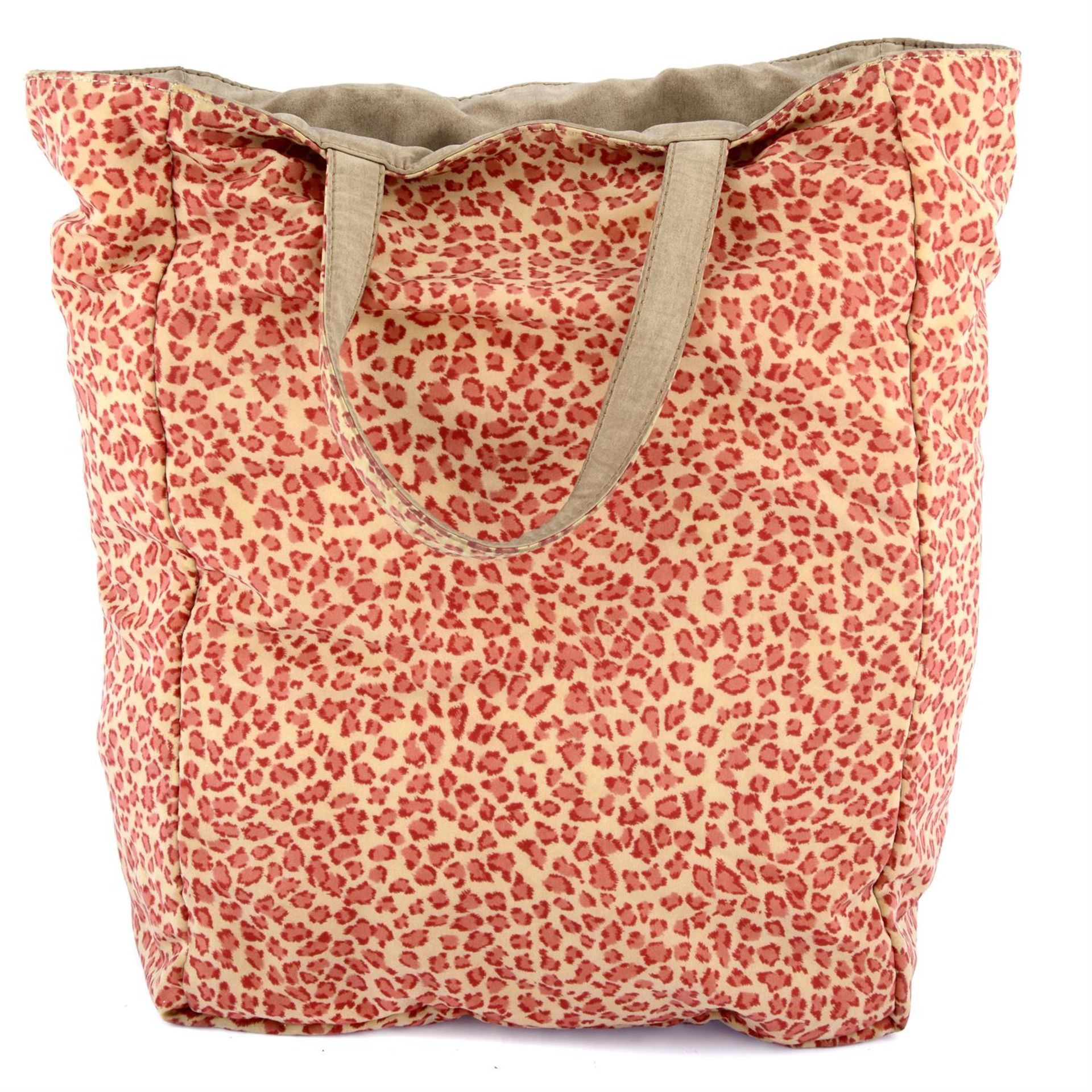 BOTTEGA VENETA - a reversible nylon Leopard print shopping bag. - Bild 2 aus 4